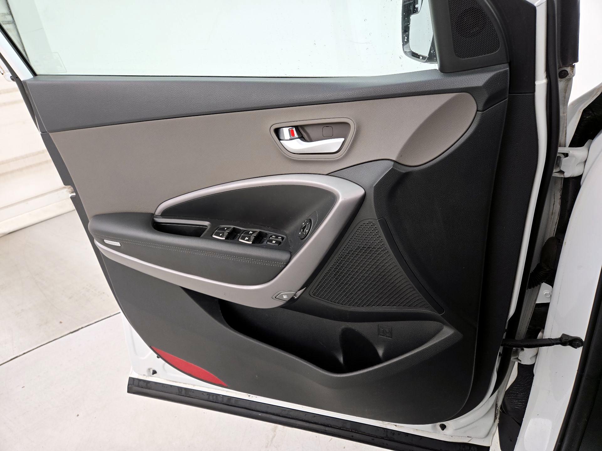 Thumbnail: 2016 Hyundai Santa Fe - 12