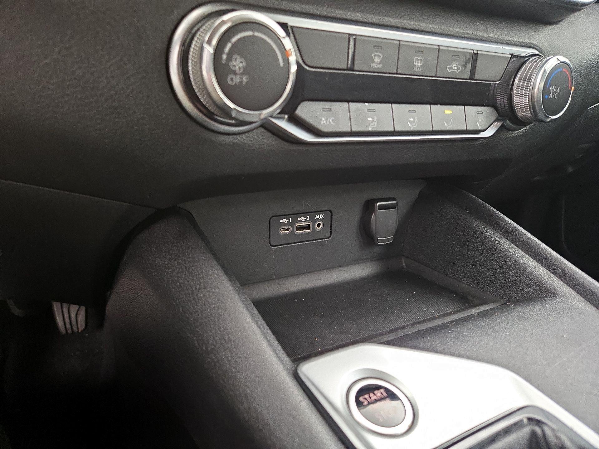 Thumbnail: 2019 Nissan Altima - 18