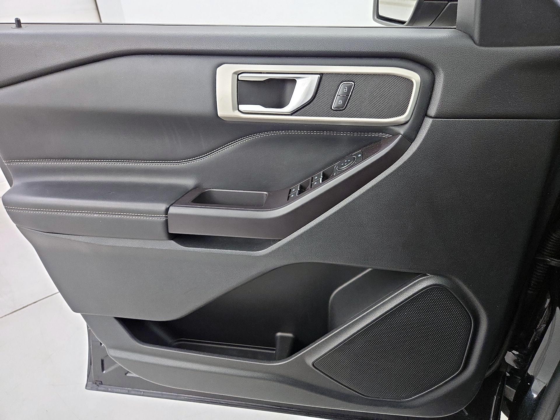 Thumbnail: 2020 Ford Explorer - 12