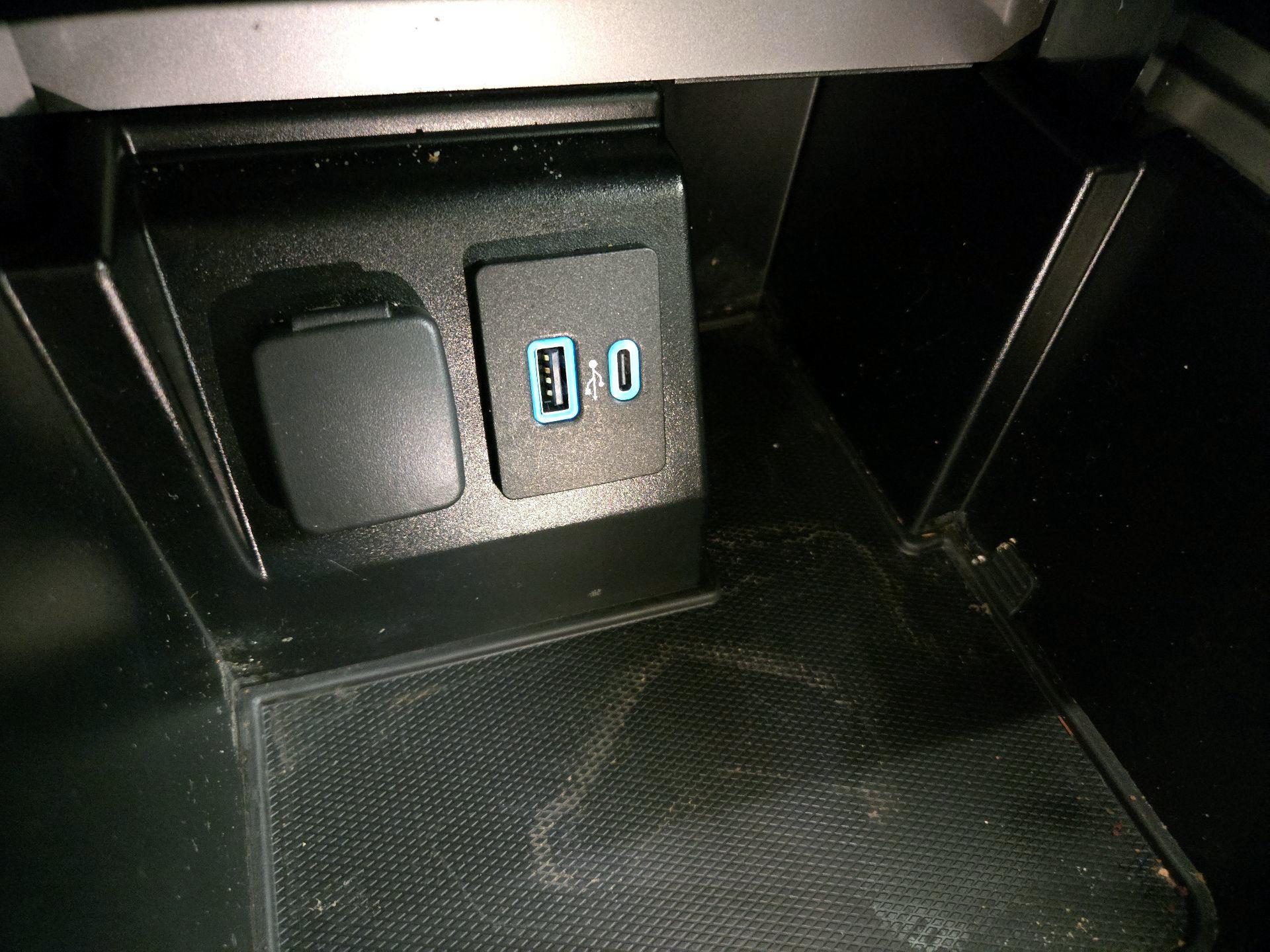 Thumbnail: 2020 Ford Explorer - 19