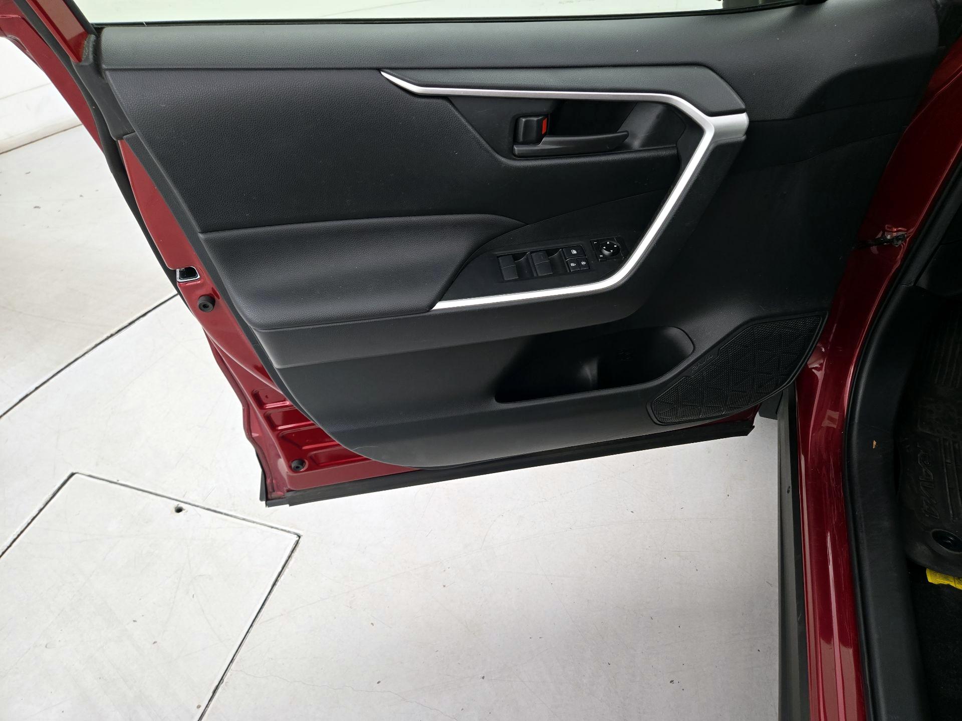 Thumbnail: 2021 Toyota RAV4 - 12