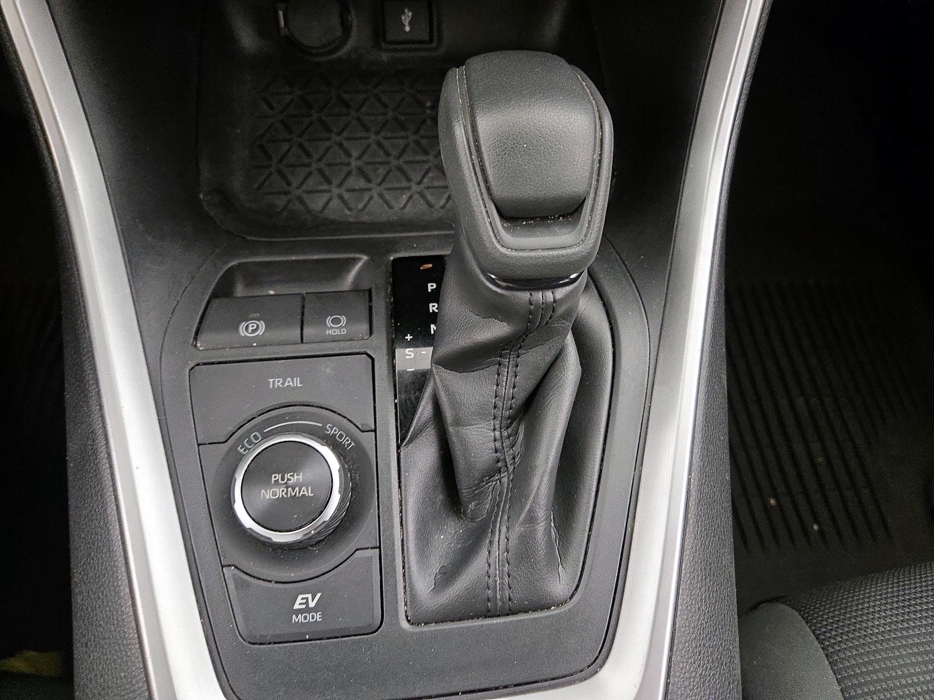 Thumbnail: 2021 Toyota RAV4 - 17