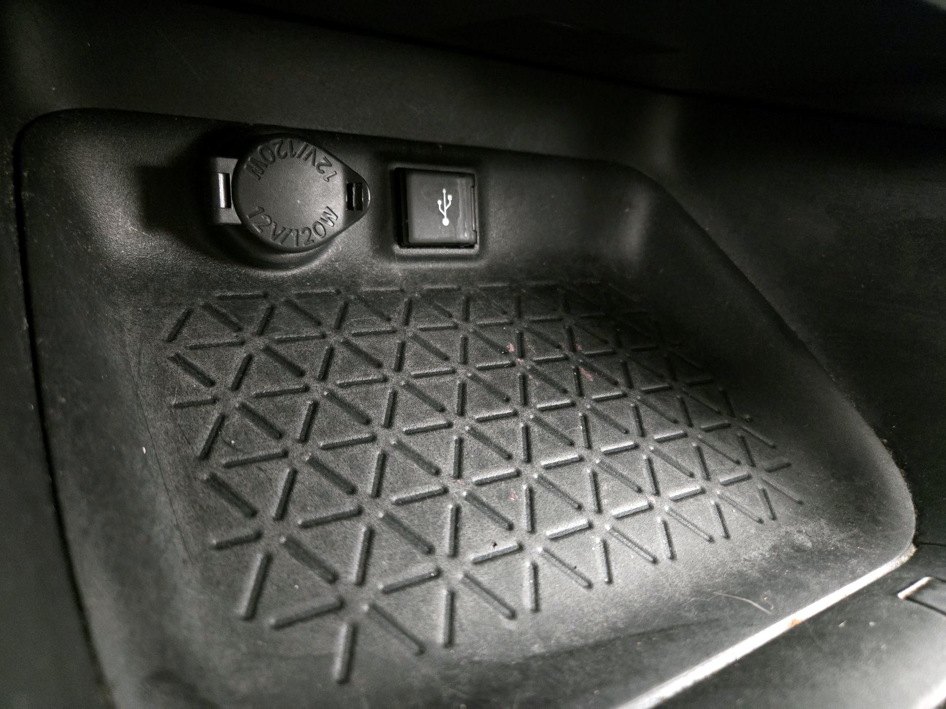 Thumbnail: 2021 Toyota RAV4 - 18