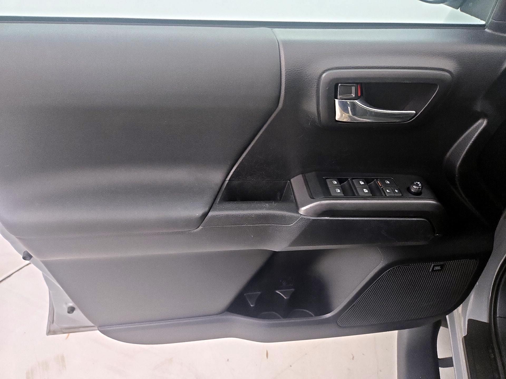 Thumbnail: 2020 Toyota Tacoma - 12