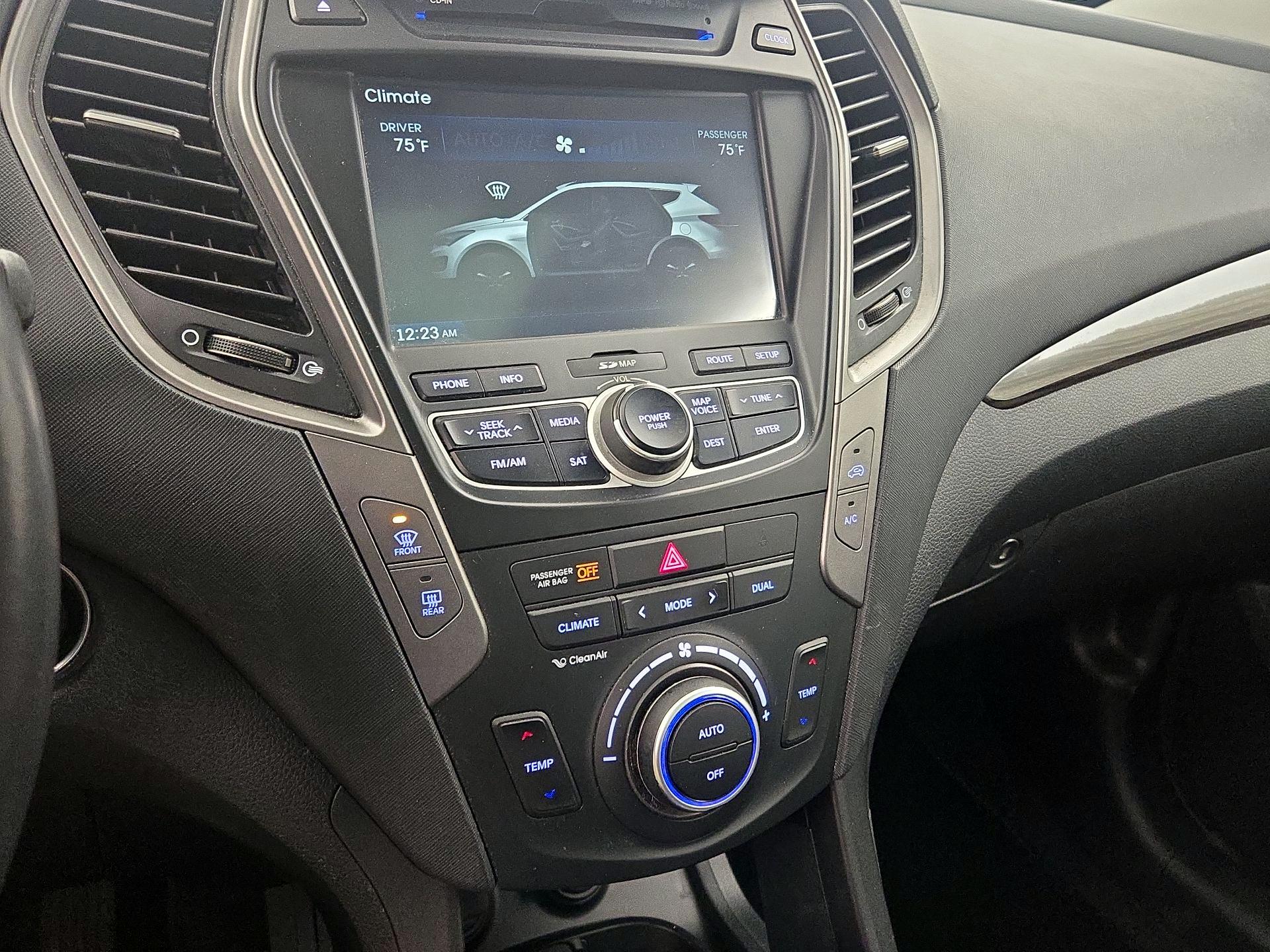 Thumbnail: 2015 Hyundai Santa Fe - 17