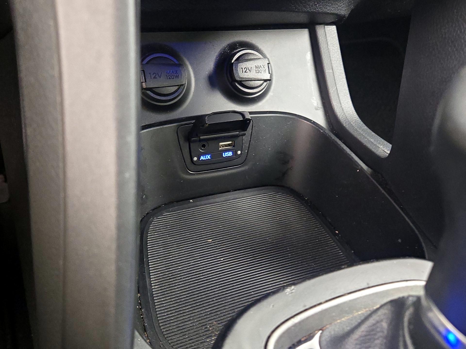 Thumbnail: 2015 Hyundai Santa Fe - 19