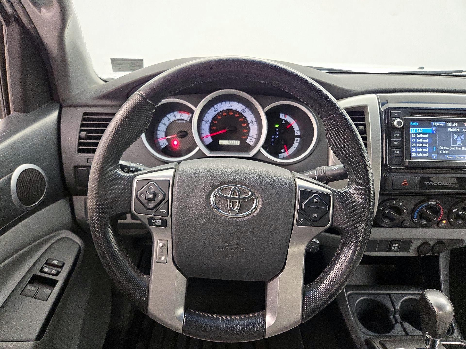 Thumbnail: 2015 Toyota Tacoma - 10