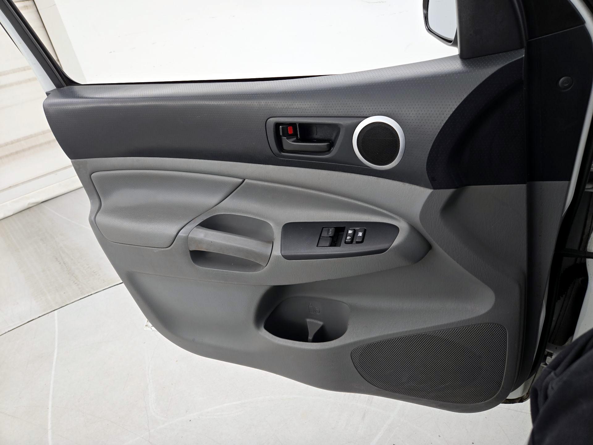 Thumbnail: 2015 Toyota Tacoma - 12