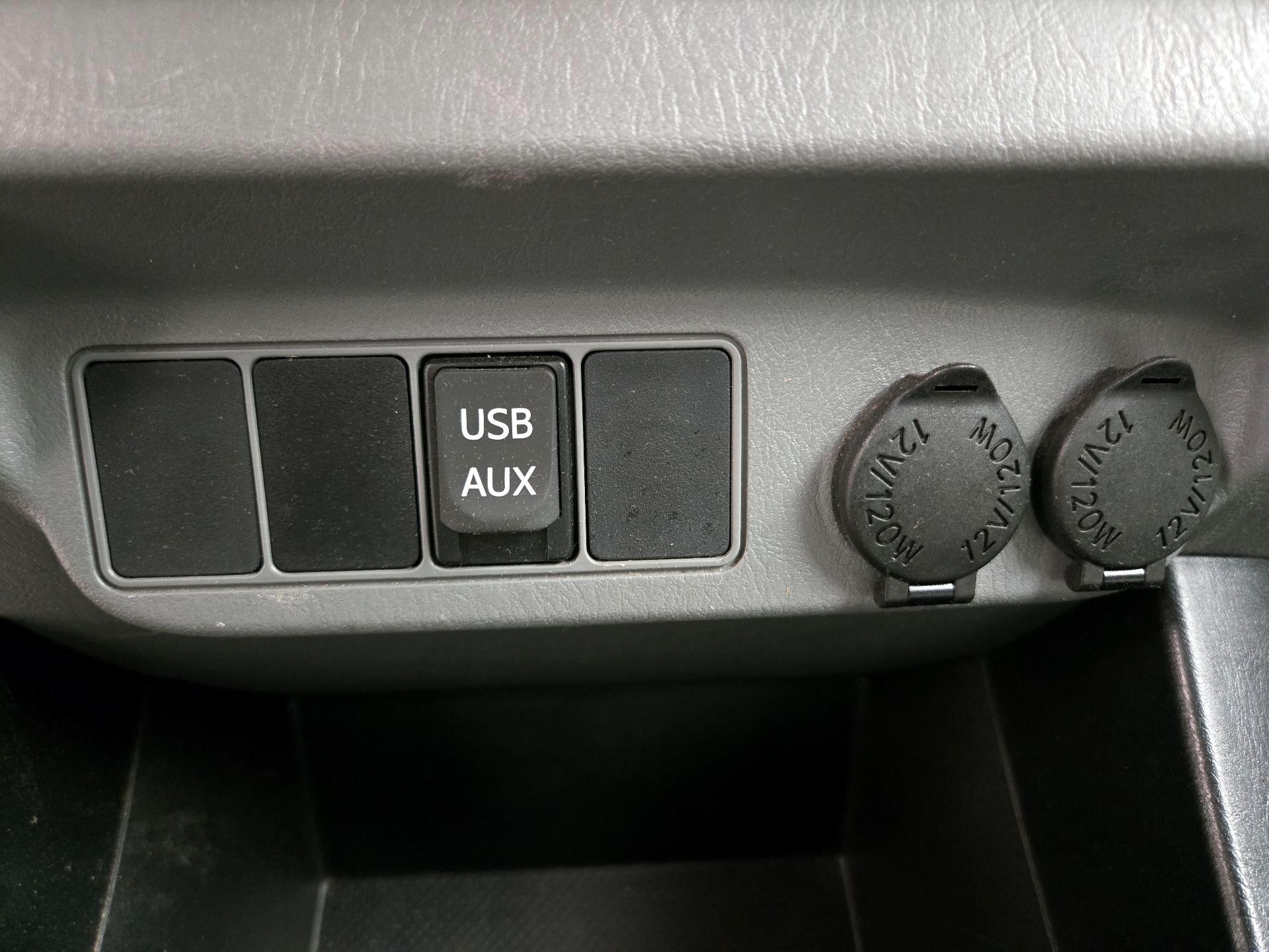 Thumbnail: 2015 Toyota Tacoma - 18