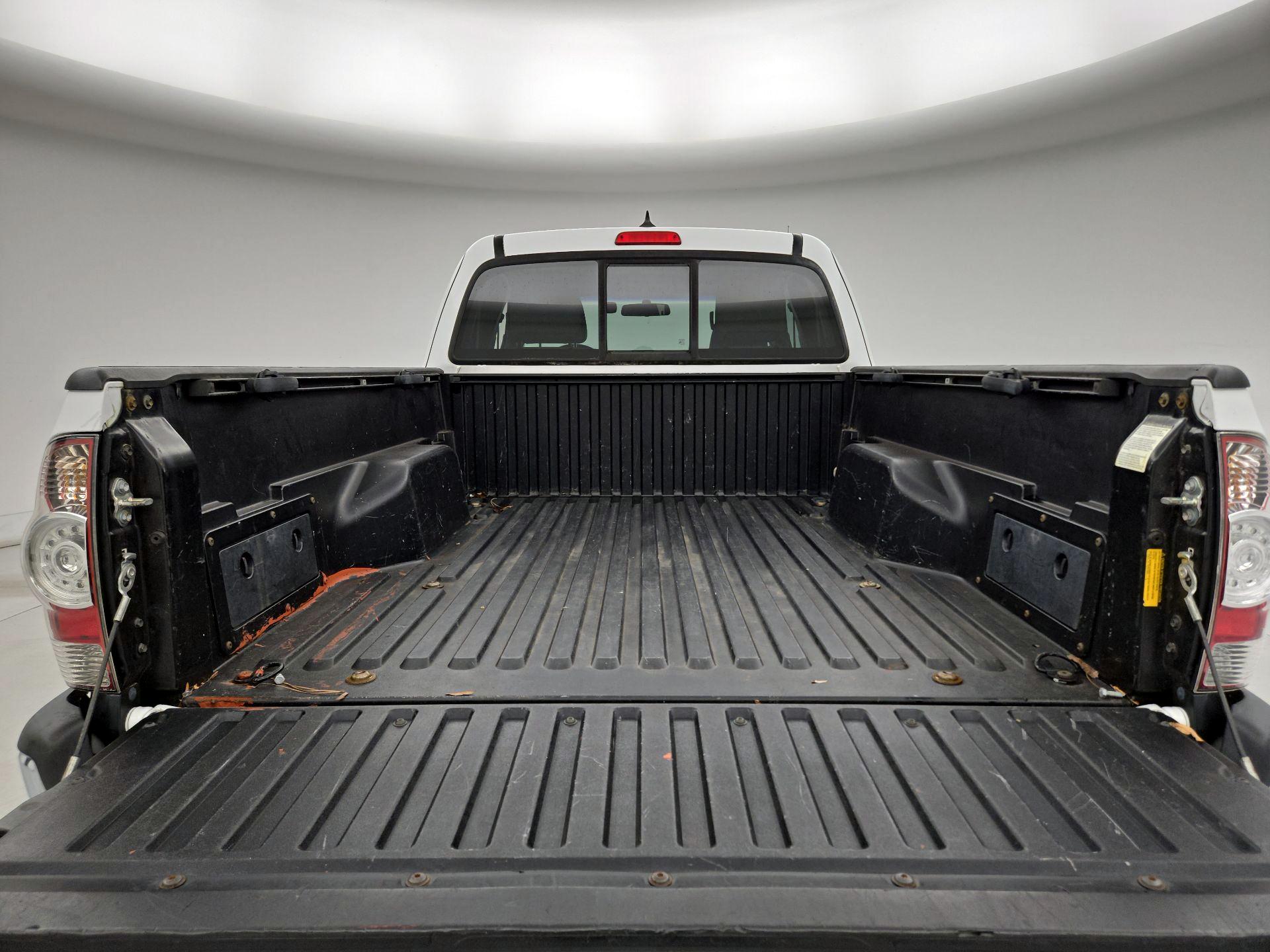 Thumbnail: 2015 Toyota Tacoma - 19