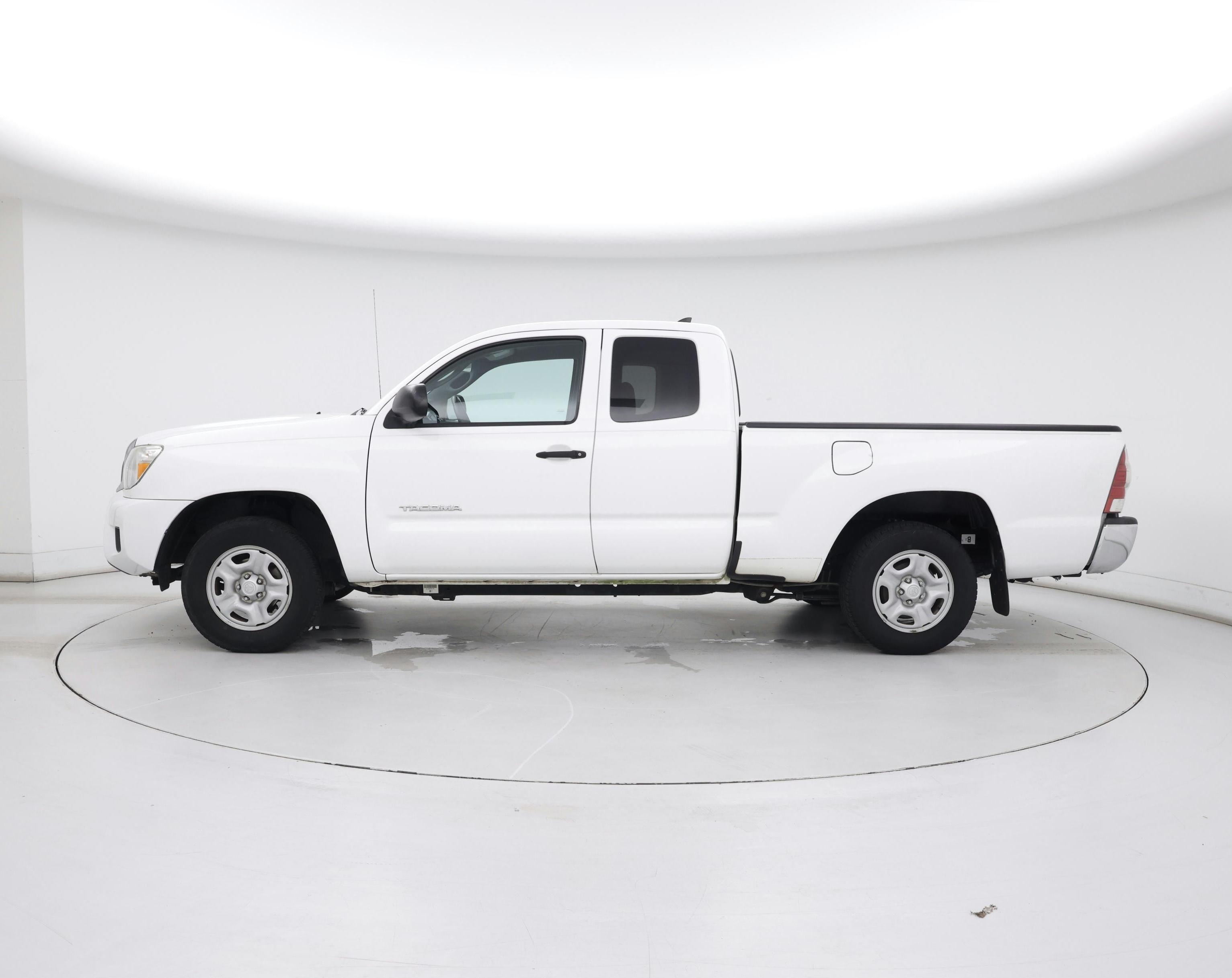 Thumbnail: 2015 Toyota Tacoma - 3