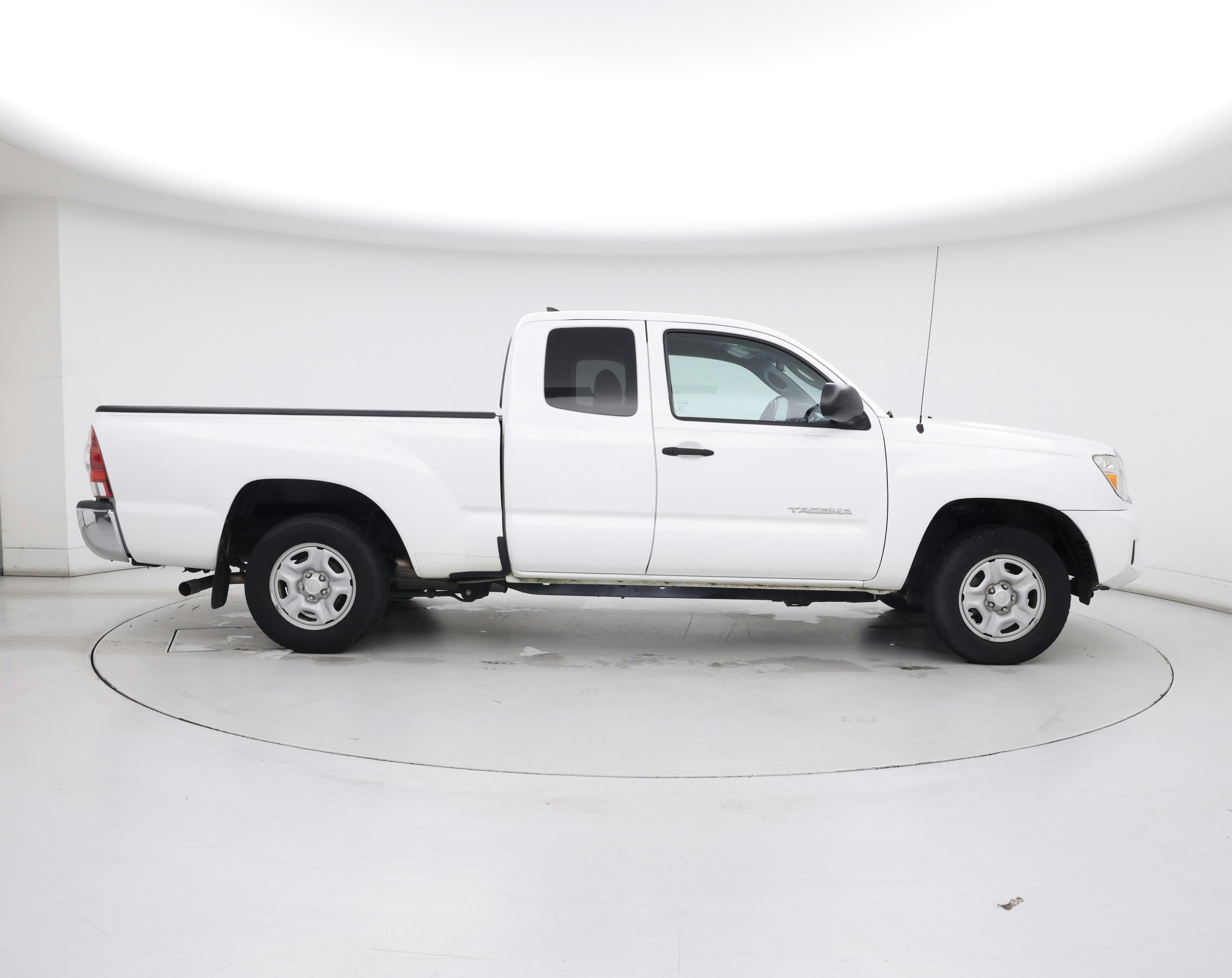 Thumbnail: 2015 Toyota Tacoma - 7