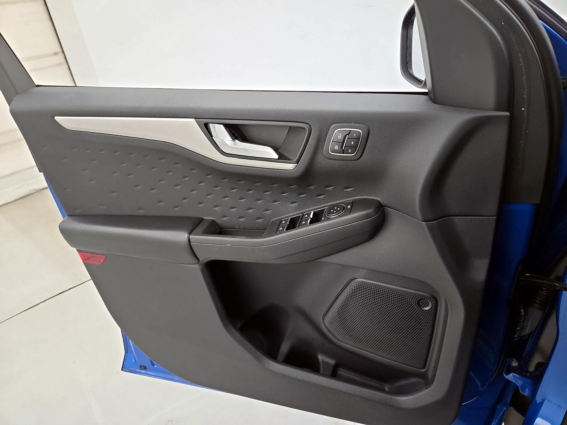 Thumbnail: 2020 Ford Escape - 12