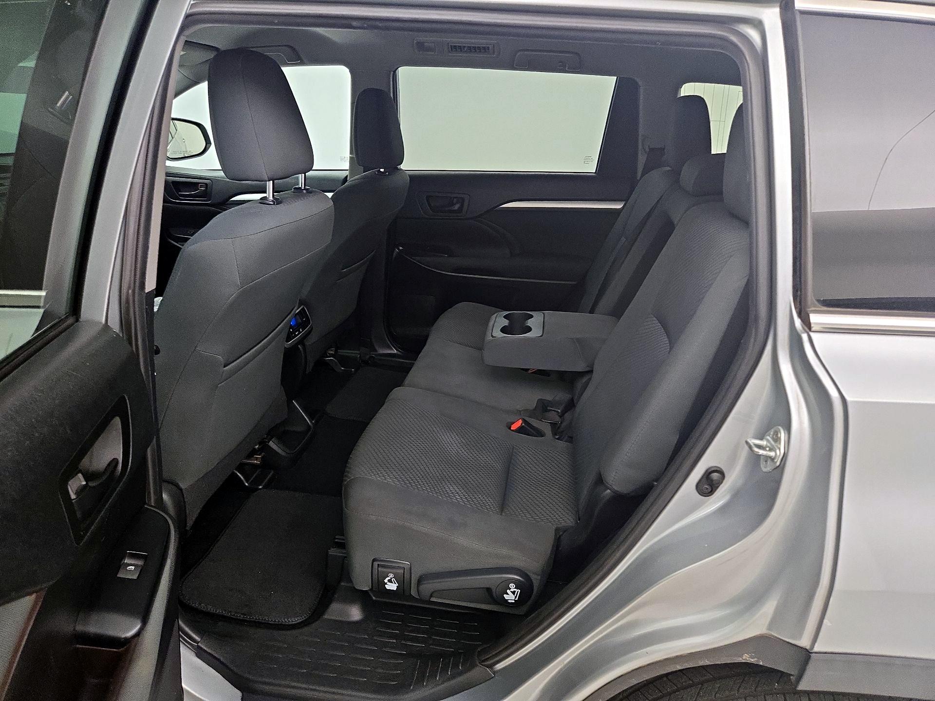 Thumbnail: 2019 Toyota Highlander - 19