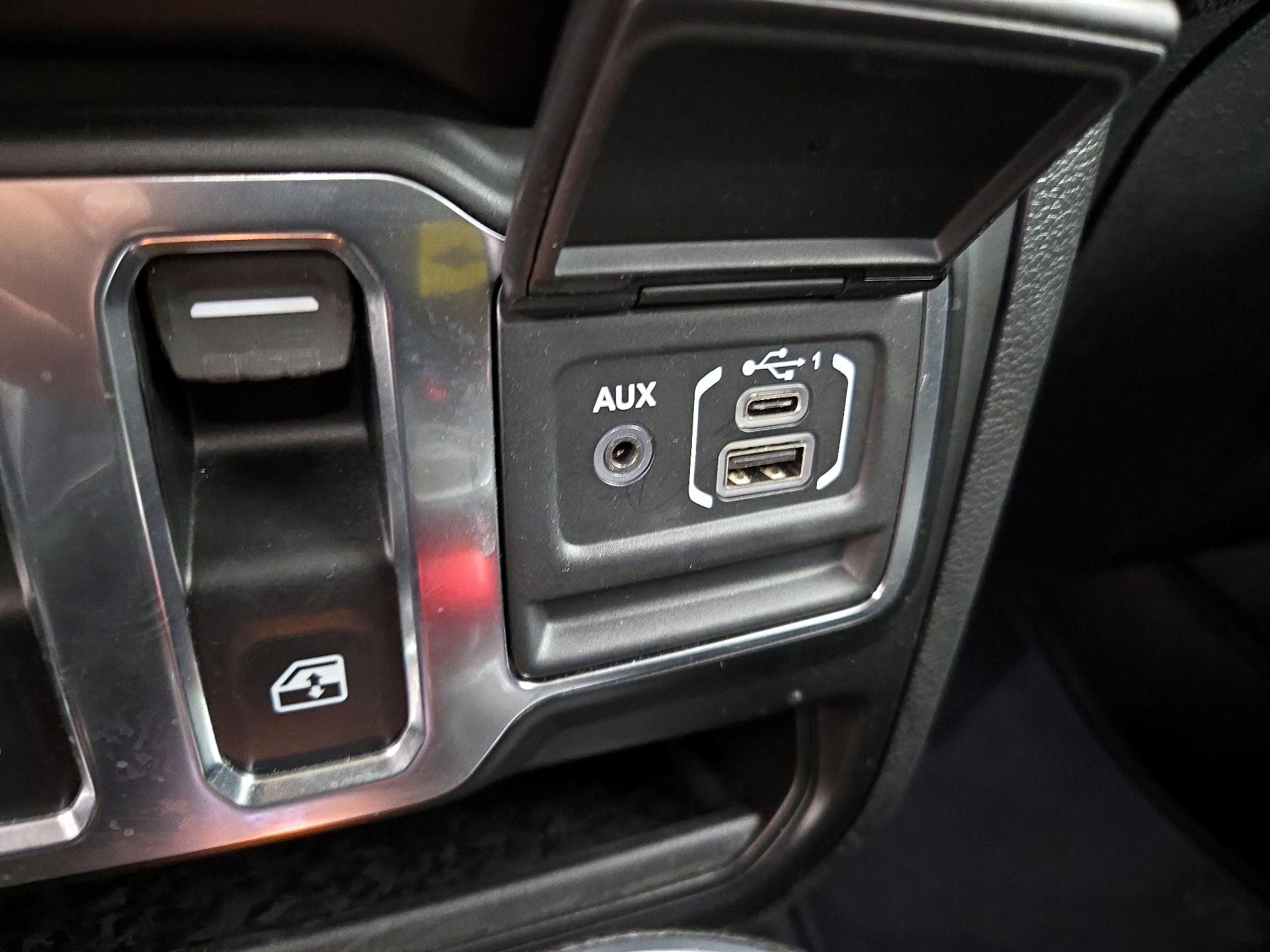 Thumbnail: 2021 Jeep Wrangler - 18