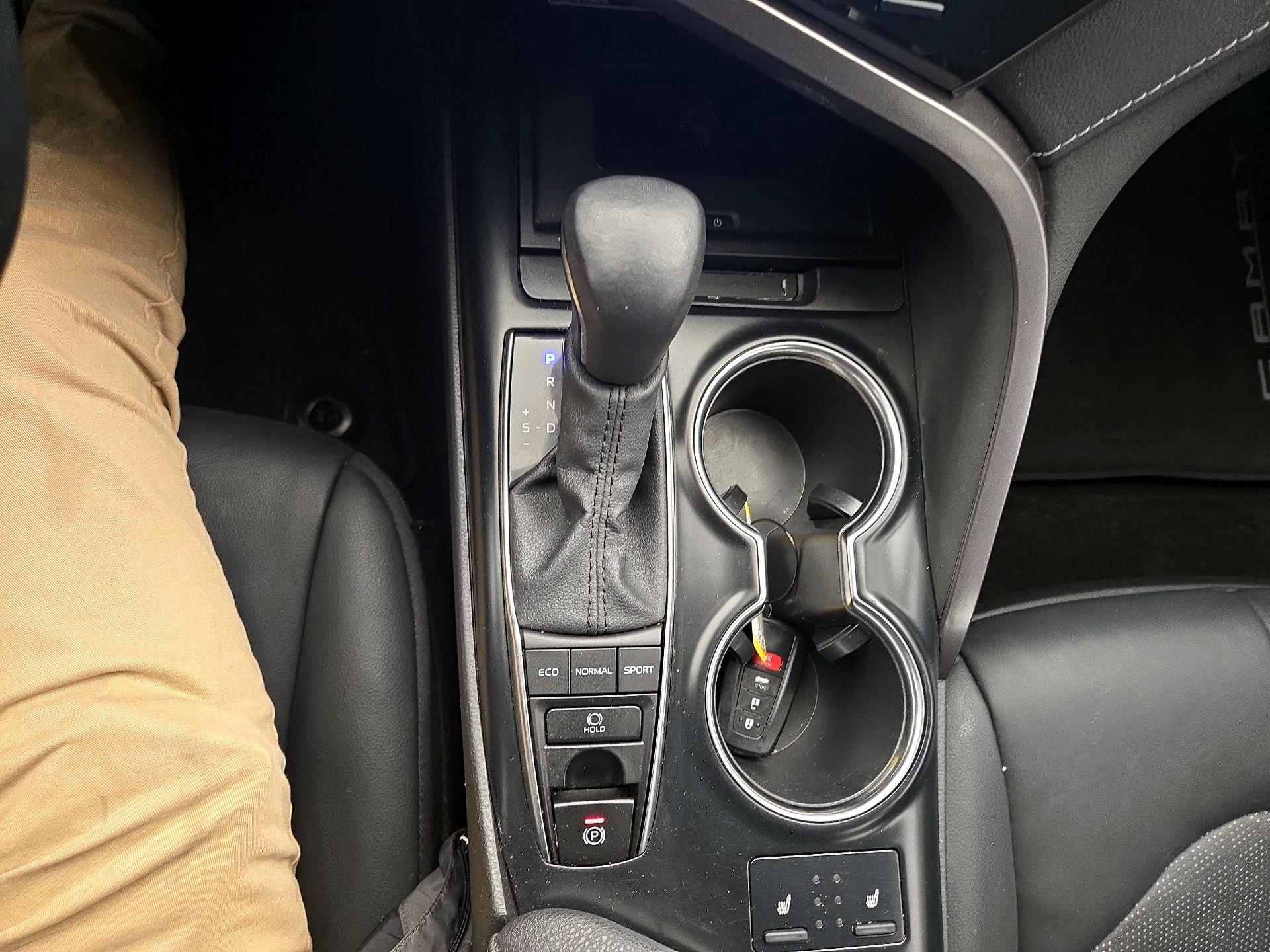 Thumbnail: 2020 Toyota Camry - 17