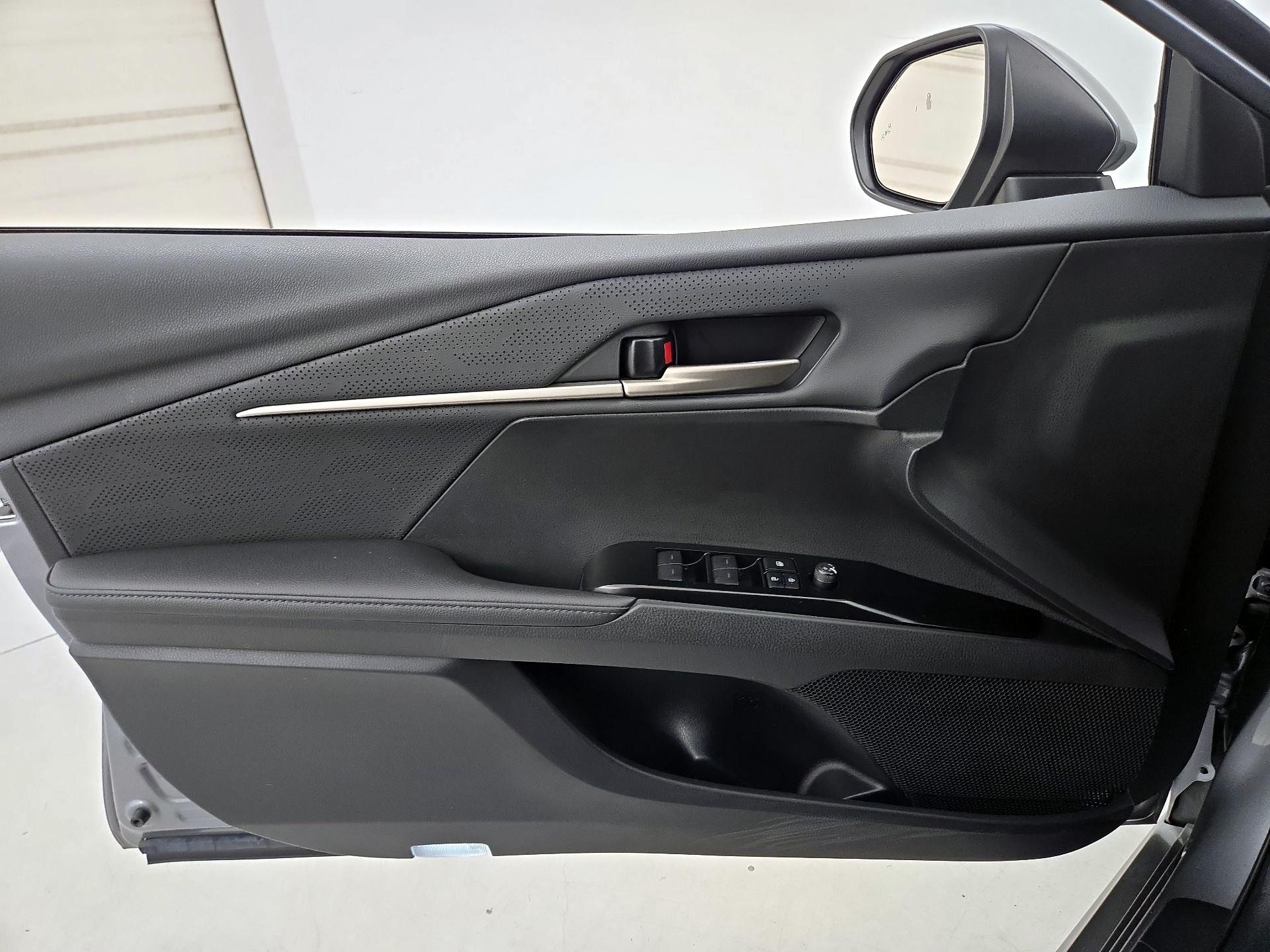 Thumbnail: 2025 Toyota Camry - 12