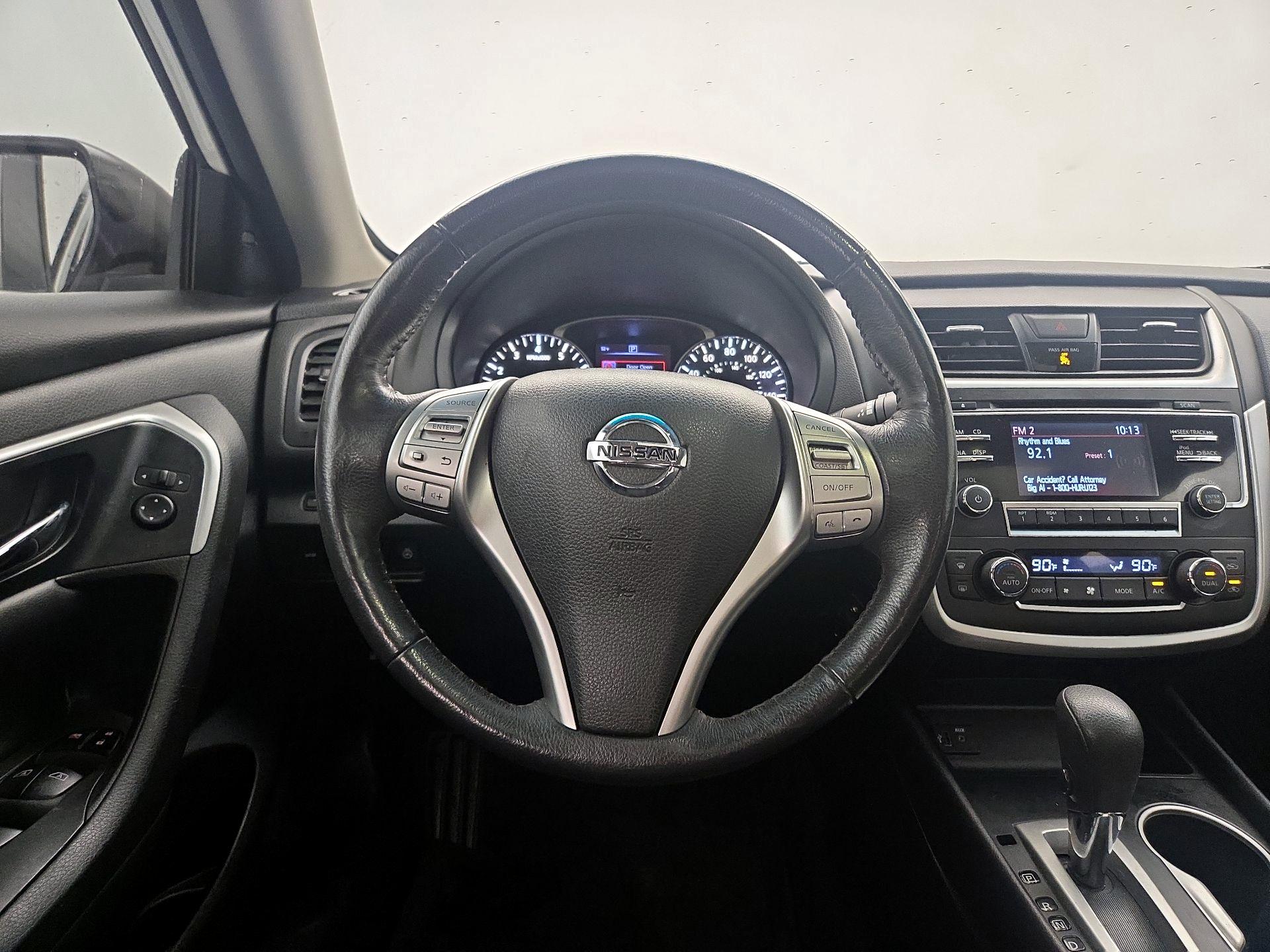 Thumbnail: 2017 Nissan Altima - 10