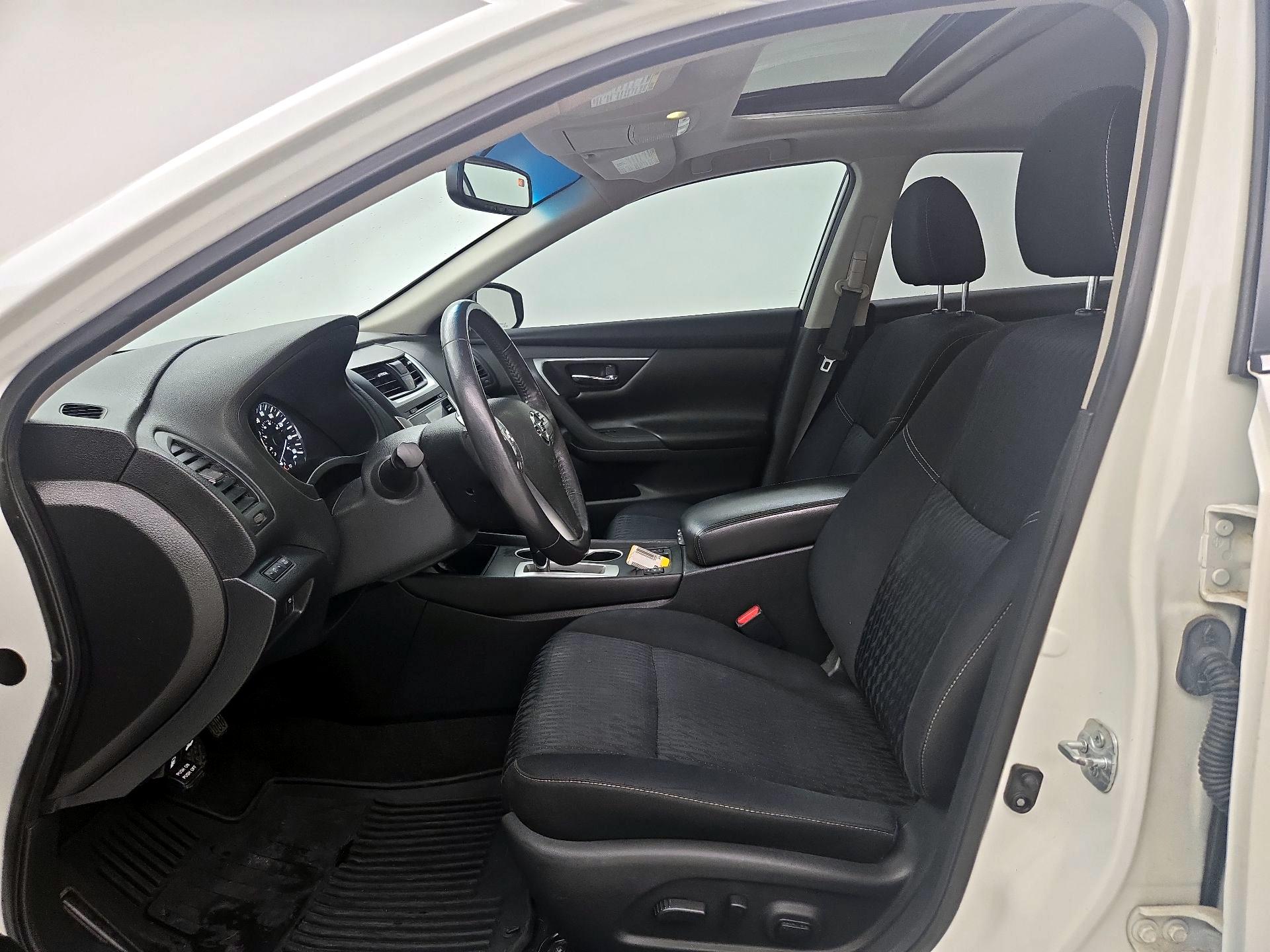 Thumbnail: 2017 Nissan Altima - 11