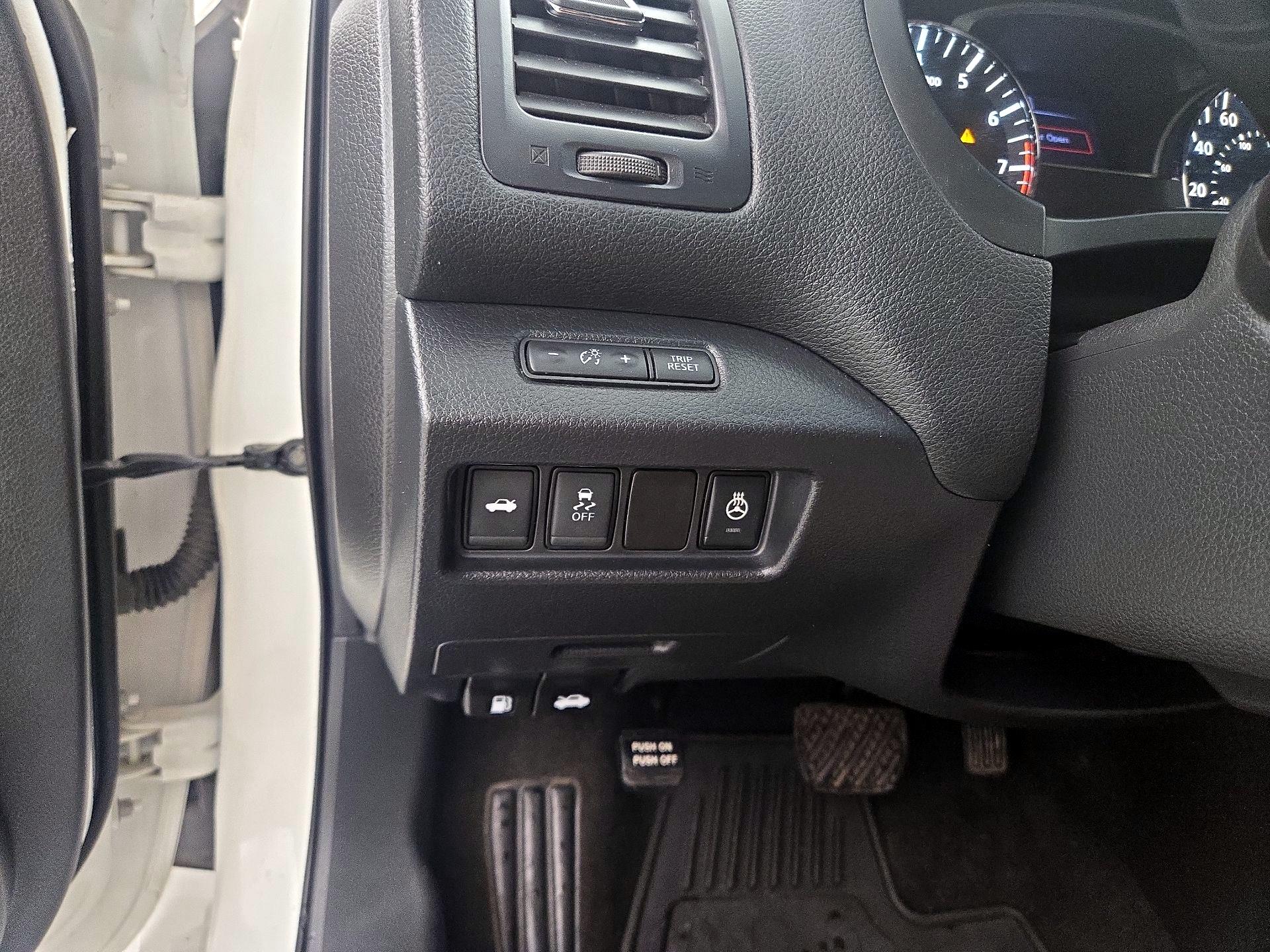 Thumbnail: 2017 Nissan Altima - 13