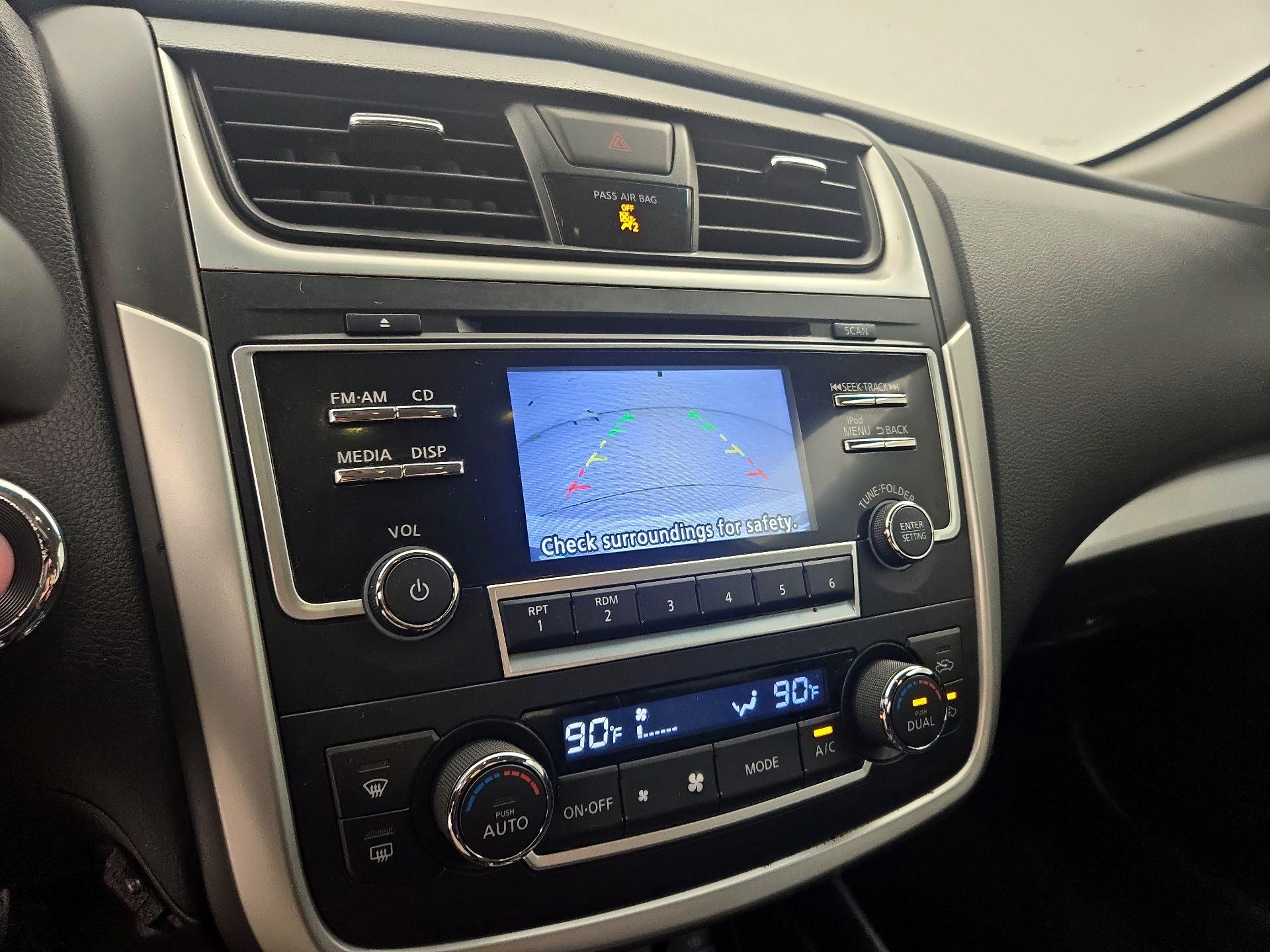 Thumbnail: 2017 Nissan Altima - 14