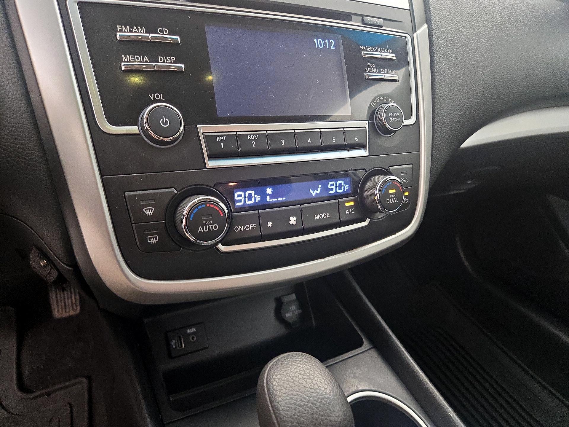 Thumbnail: 2017 Nissan Altima - 16