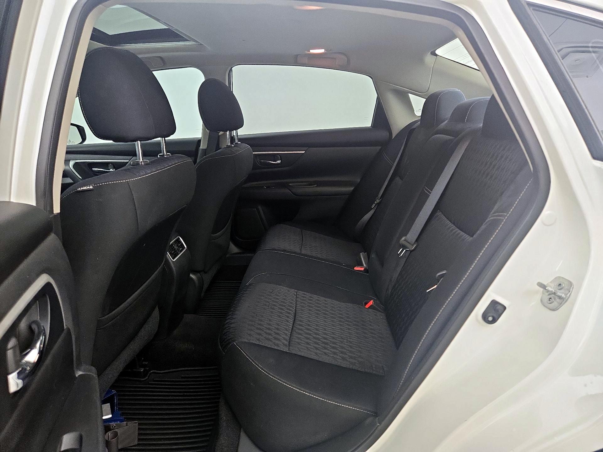 Thumbnail: 2017 Nissan Altima - 20