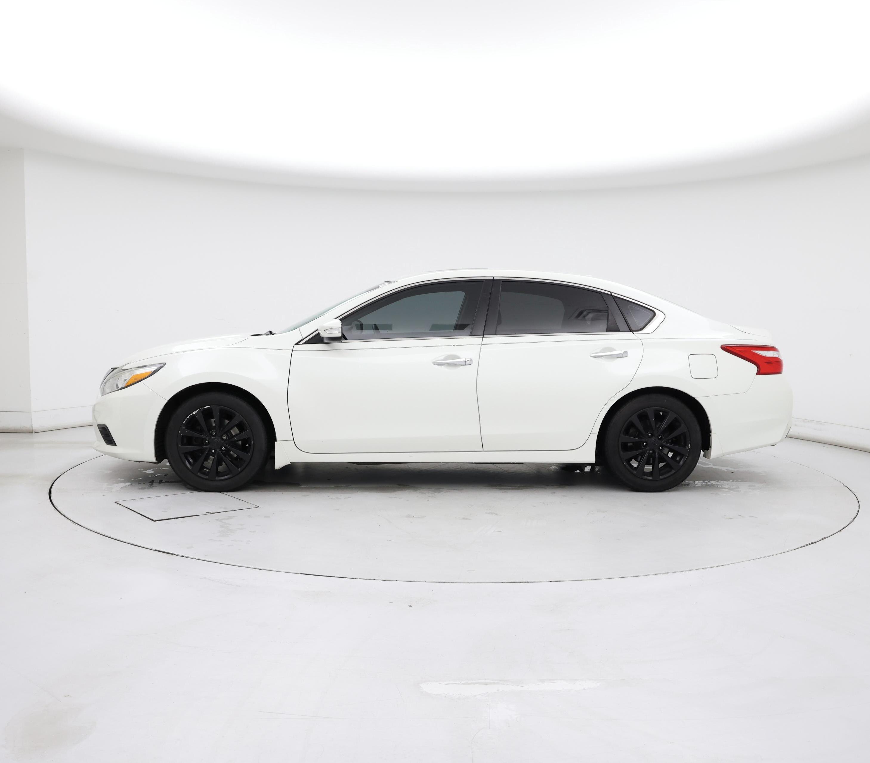 Thumbnail: 2017 Nissan Altima - 3