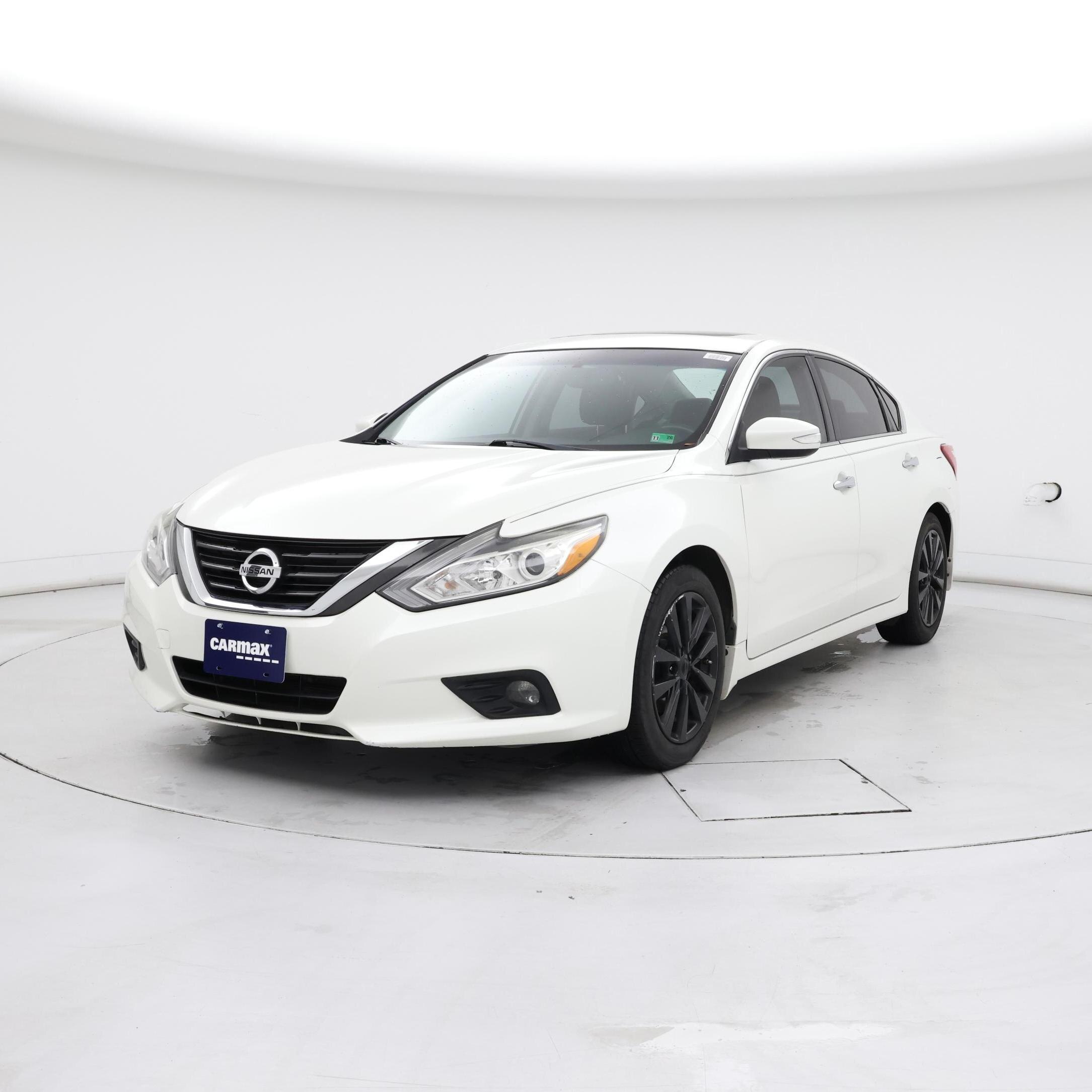 Thumbnail: 2017 Nissan Altima - 4