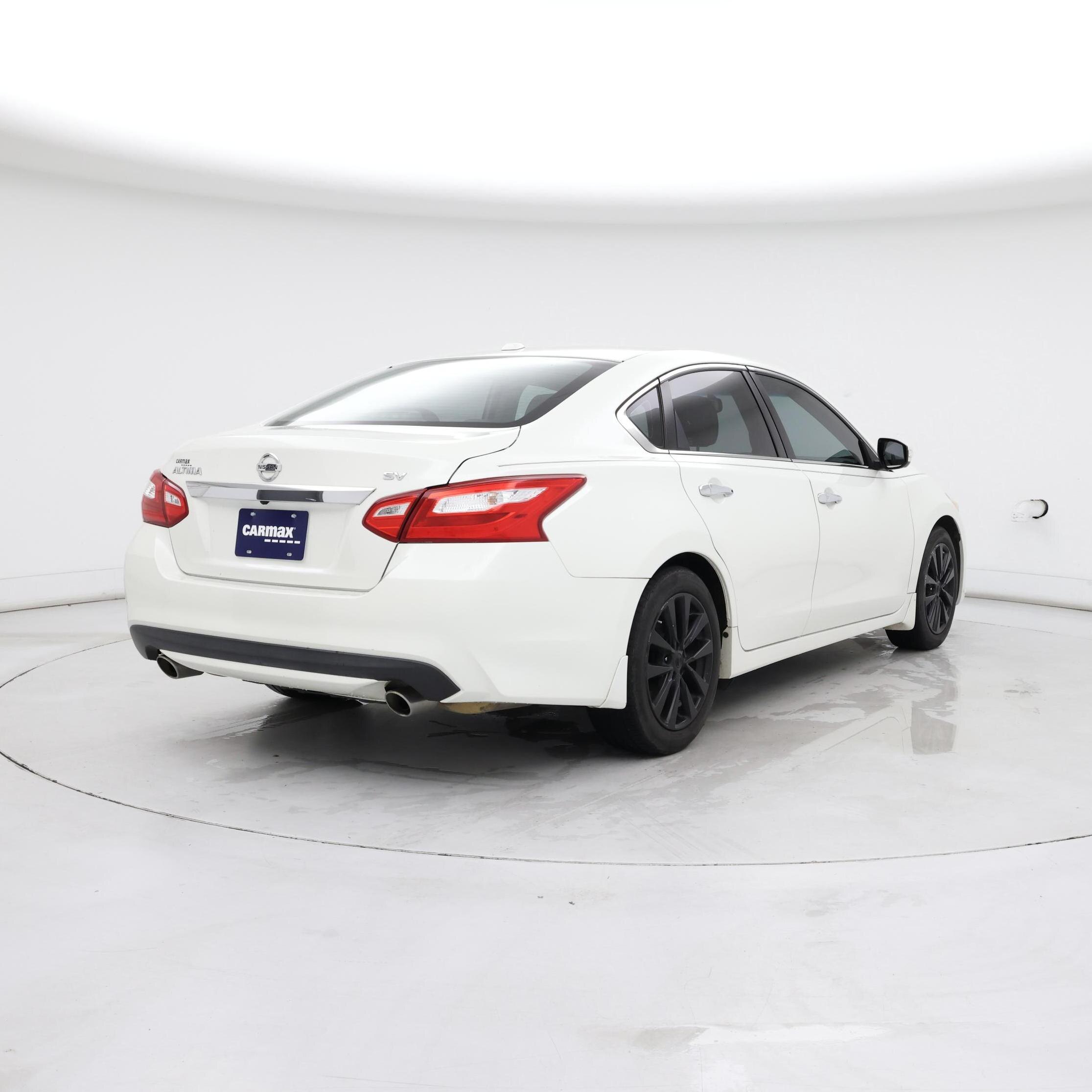 Thumbnail: 2017 Nissan Altima - 8