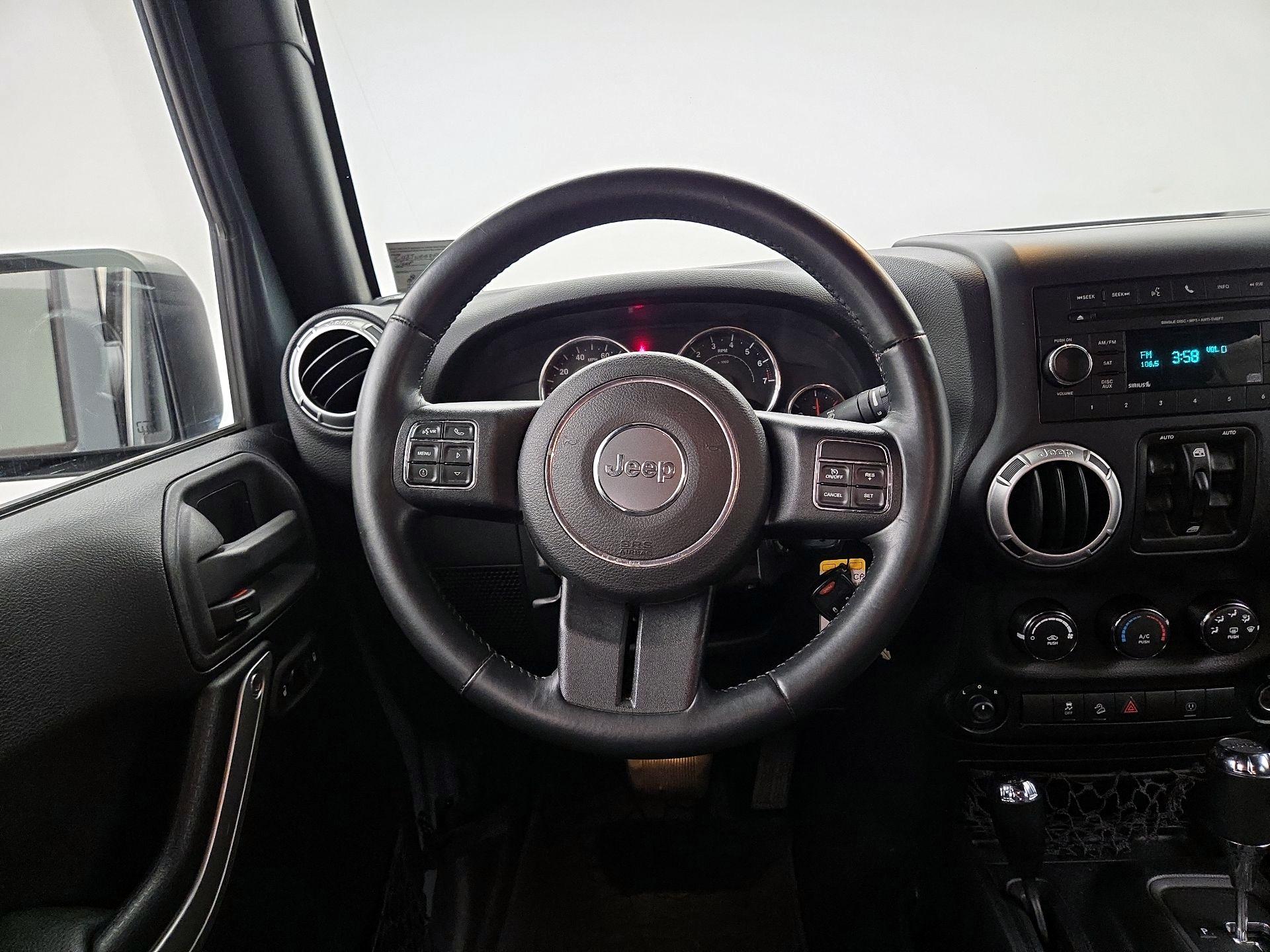 Thumbnail: 2015 Jeep Wrangler - 10