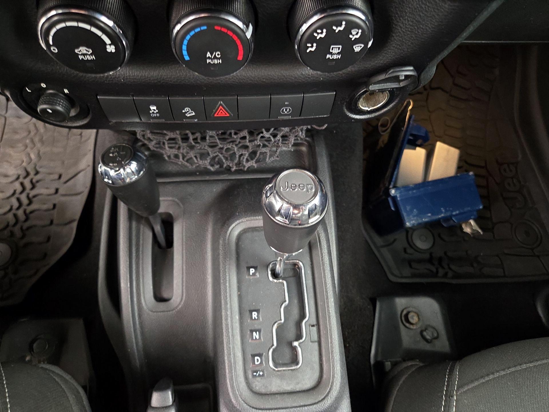 Thumbnail: 2015 Jeep Wrangler - 15