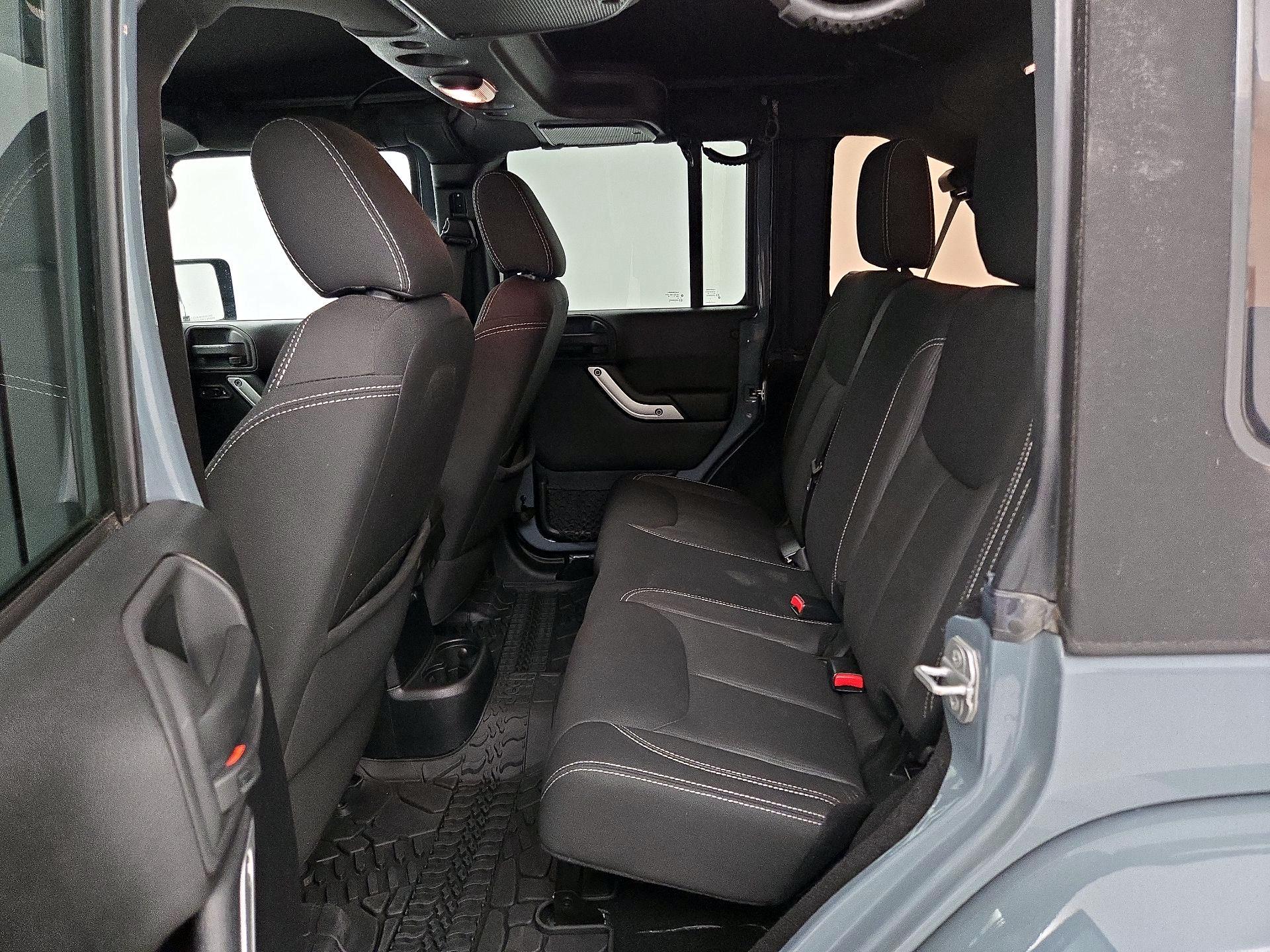 Thumbnail: 2015 Jeep Wrangler - 17