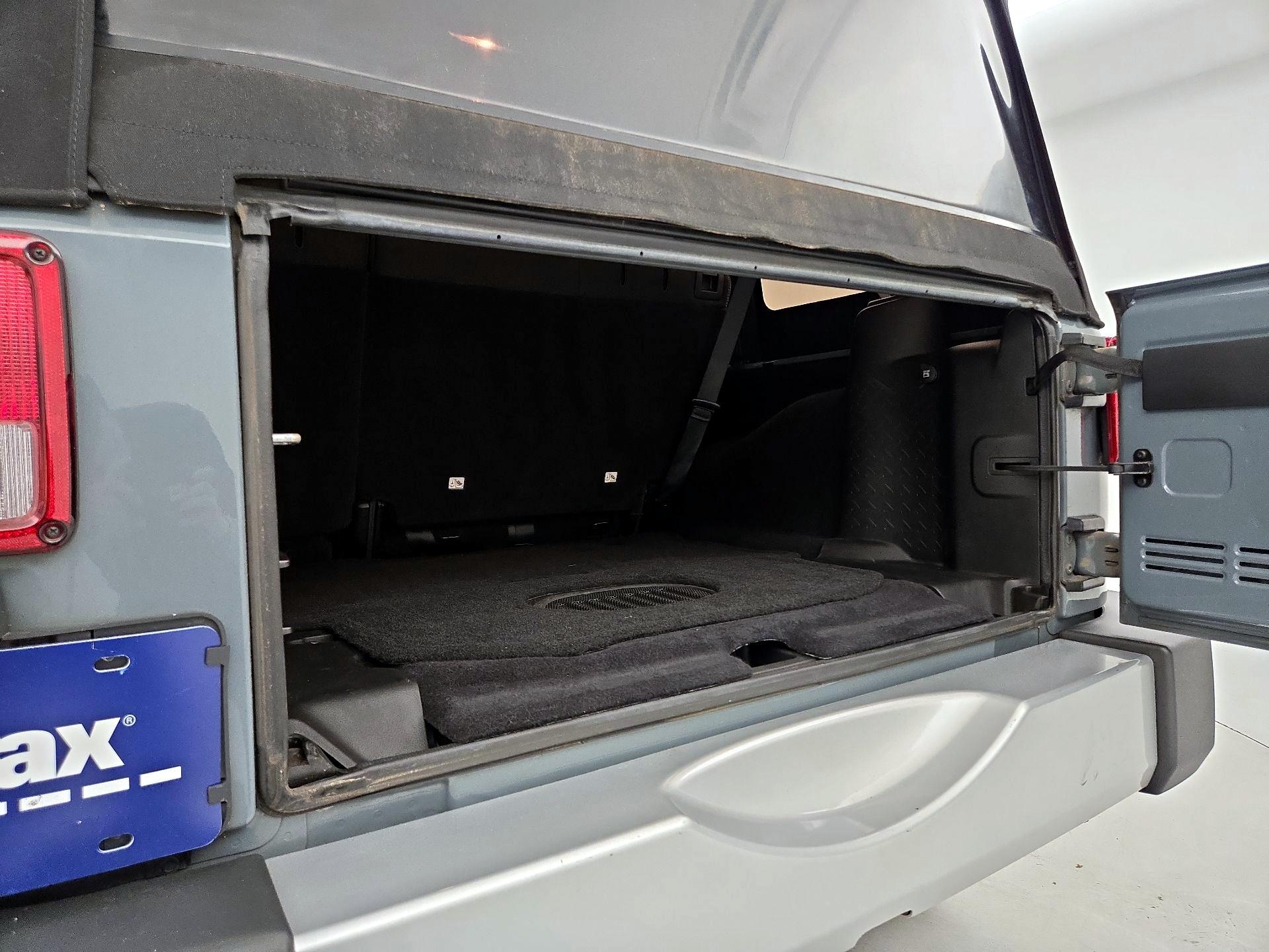 Thumbnail: 2015 Jeep Wrangler - 18