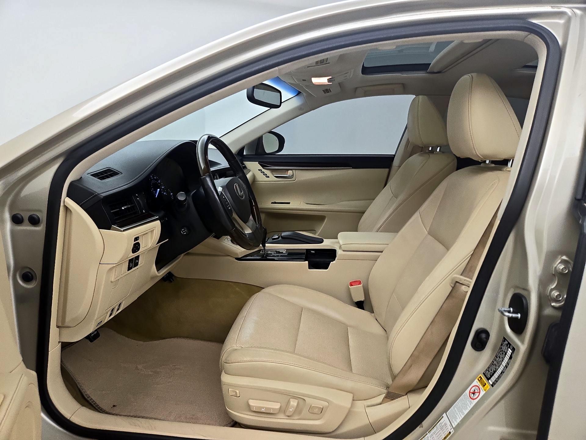 Thumbnail: 2014 Lexus ES - 11