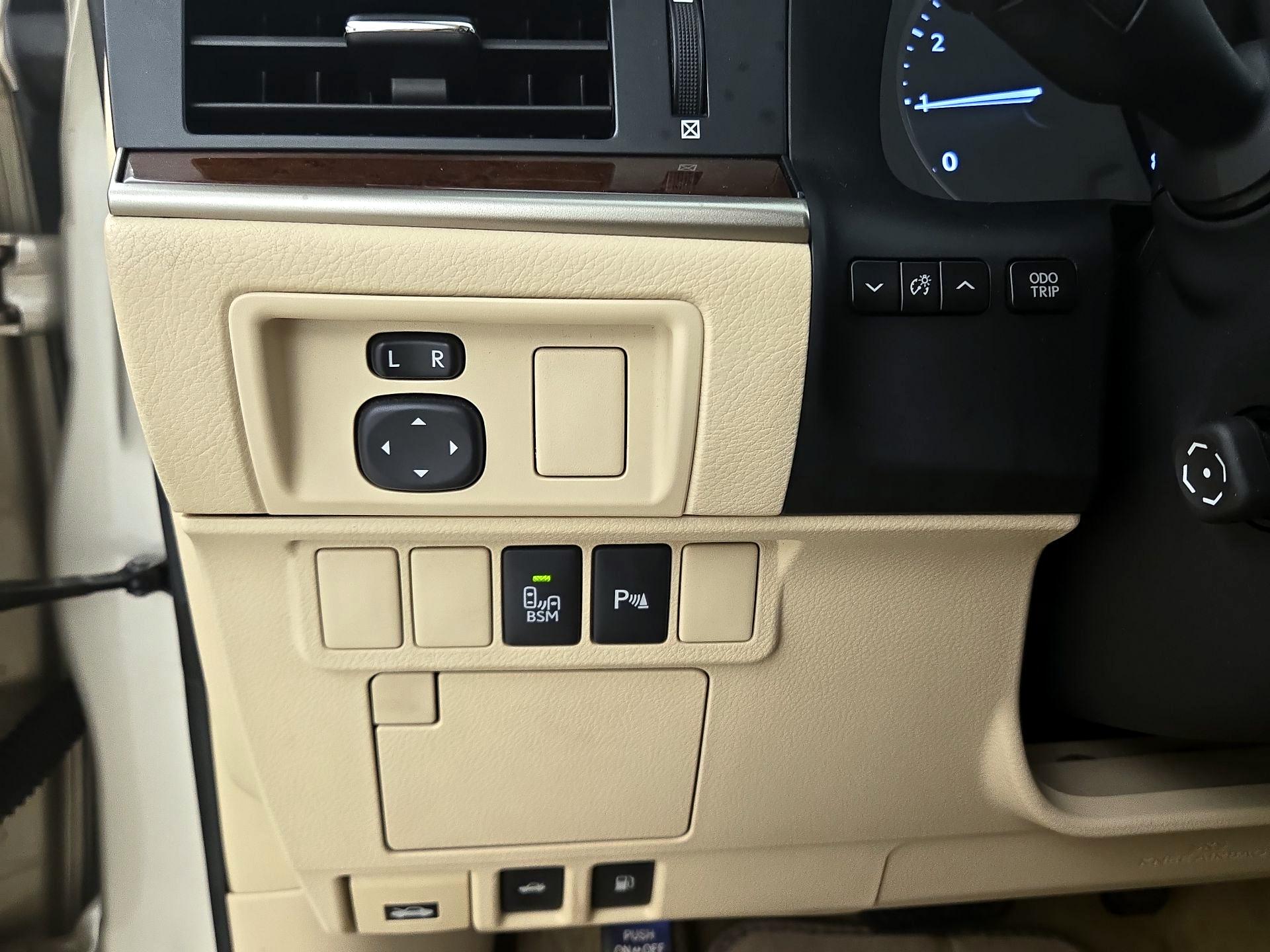 Thumbnail: 2014 Lexus ES - 13