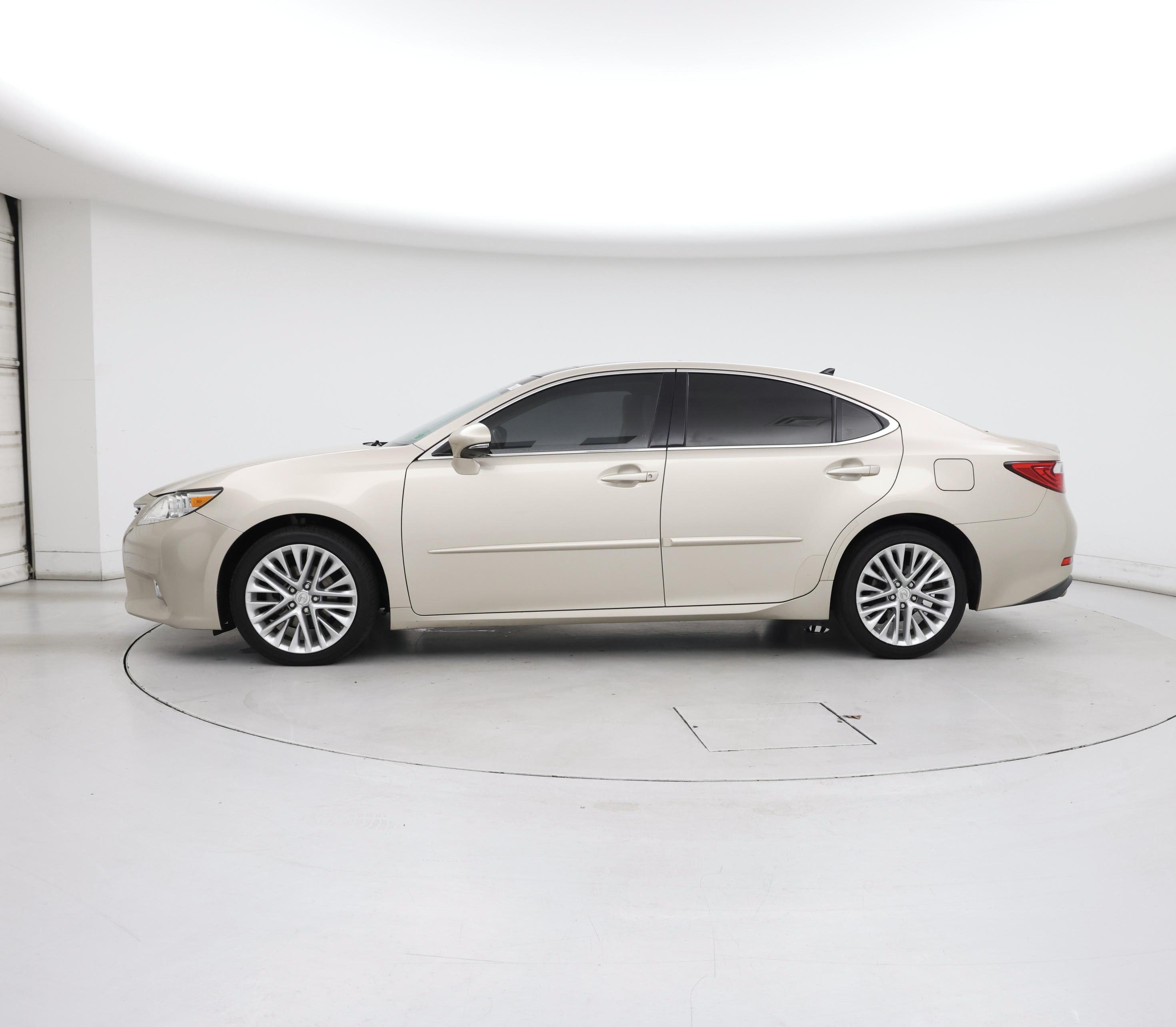 Thumbnail: 2014 Lexus ES - 3