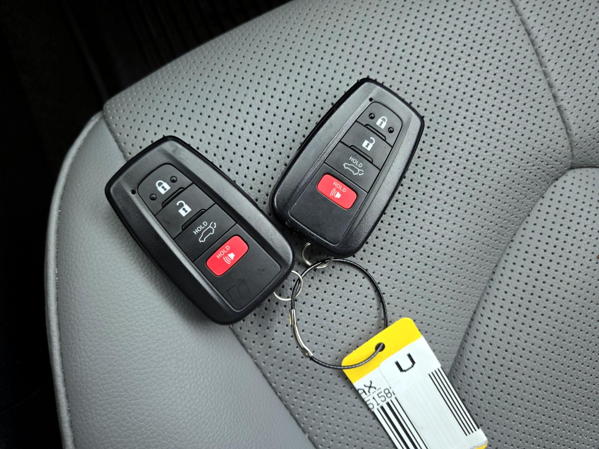 Thumbnail: 2023 Toyota Highlander - 18