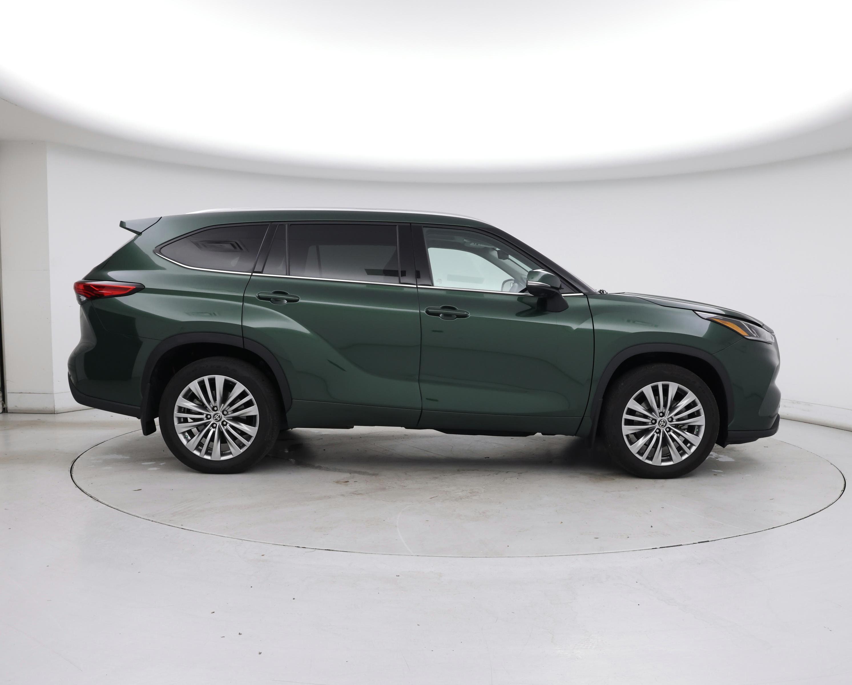 Thumbnail: 2023 Toyota Highlander - 7