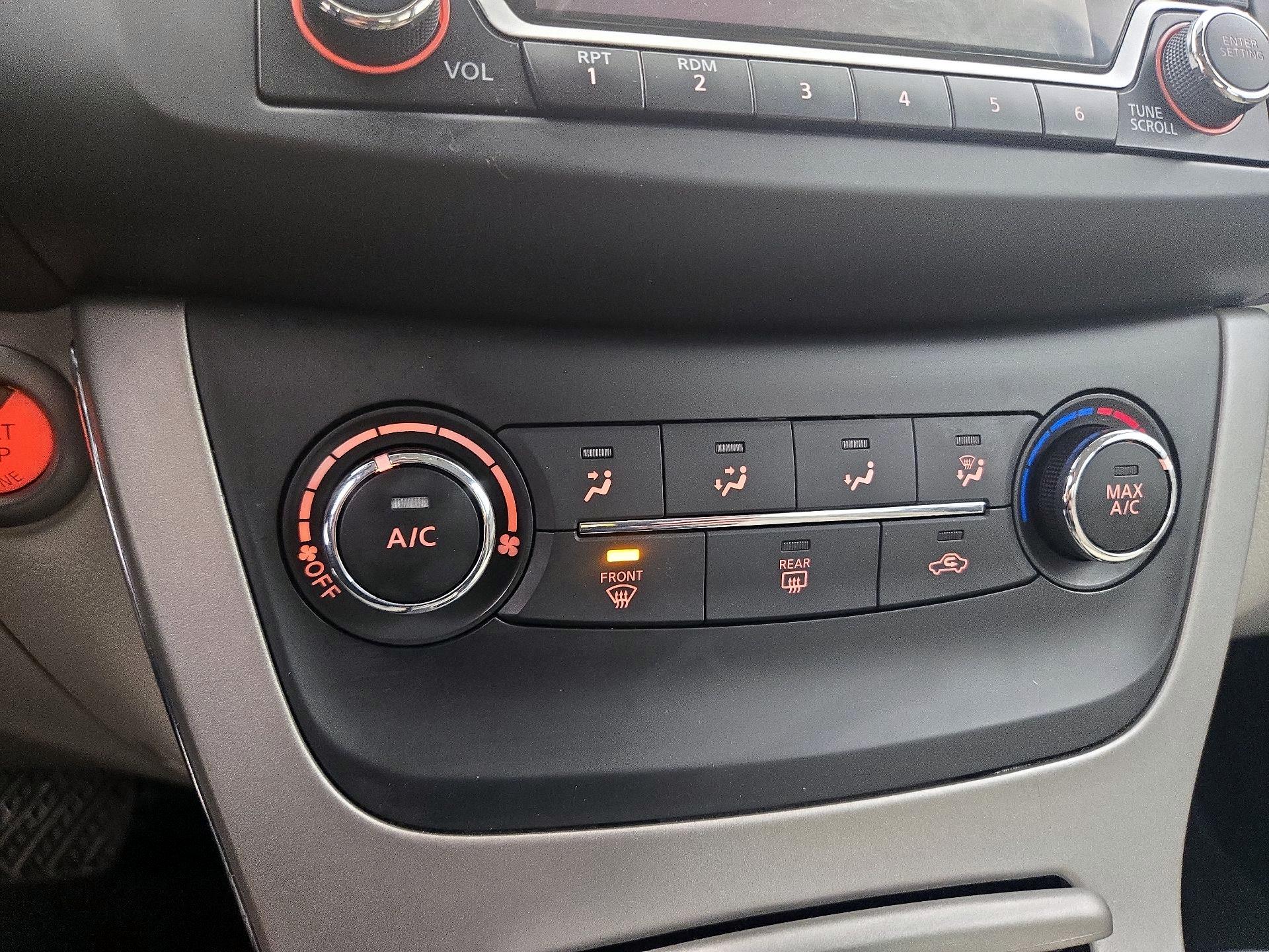 Thumbnail: 2015 Nissan Sentra - 16