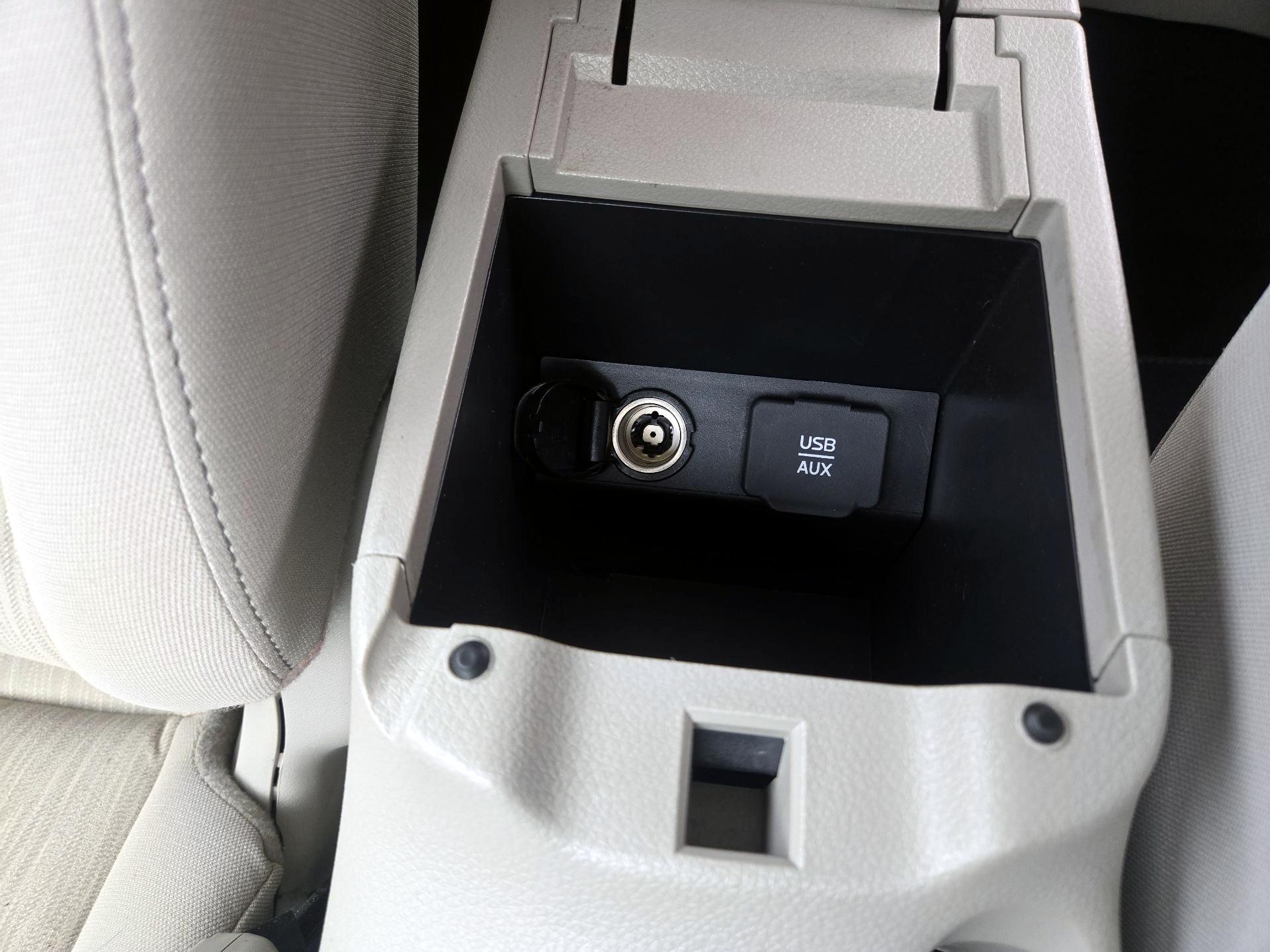 Thumbnail: 2015 Nissan Sentra - 18