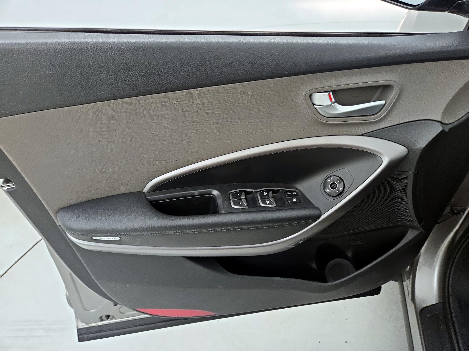 Thumbnail: 2016 Hyundai Santa Fe - 12