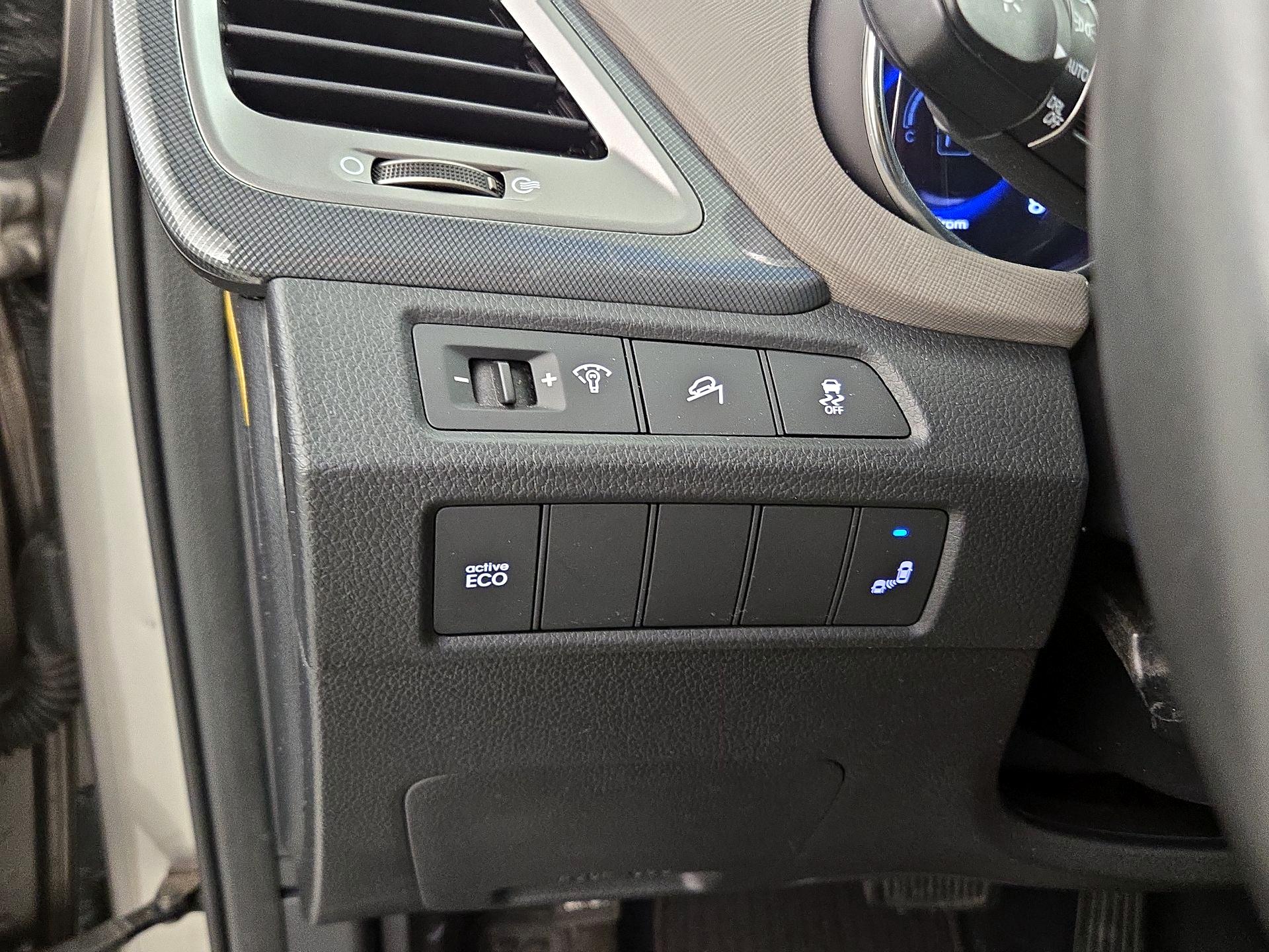 Thumbnail: 2016 Hyundai Santa Fe - 13