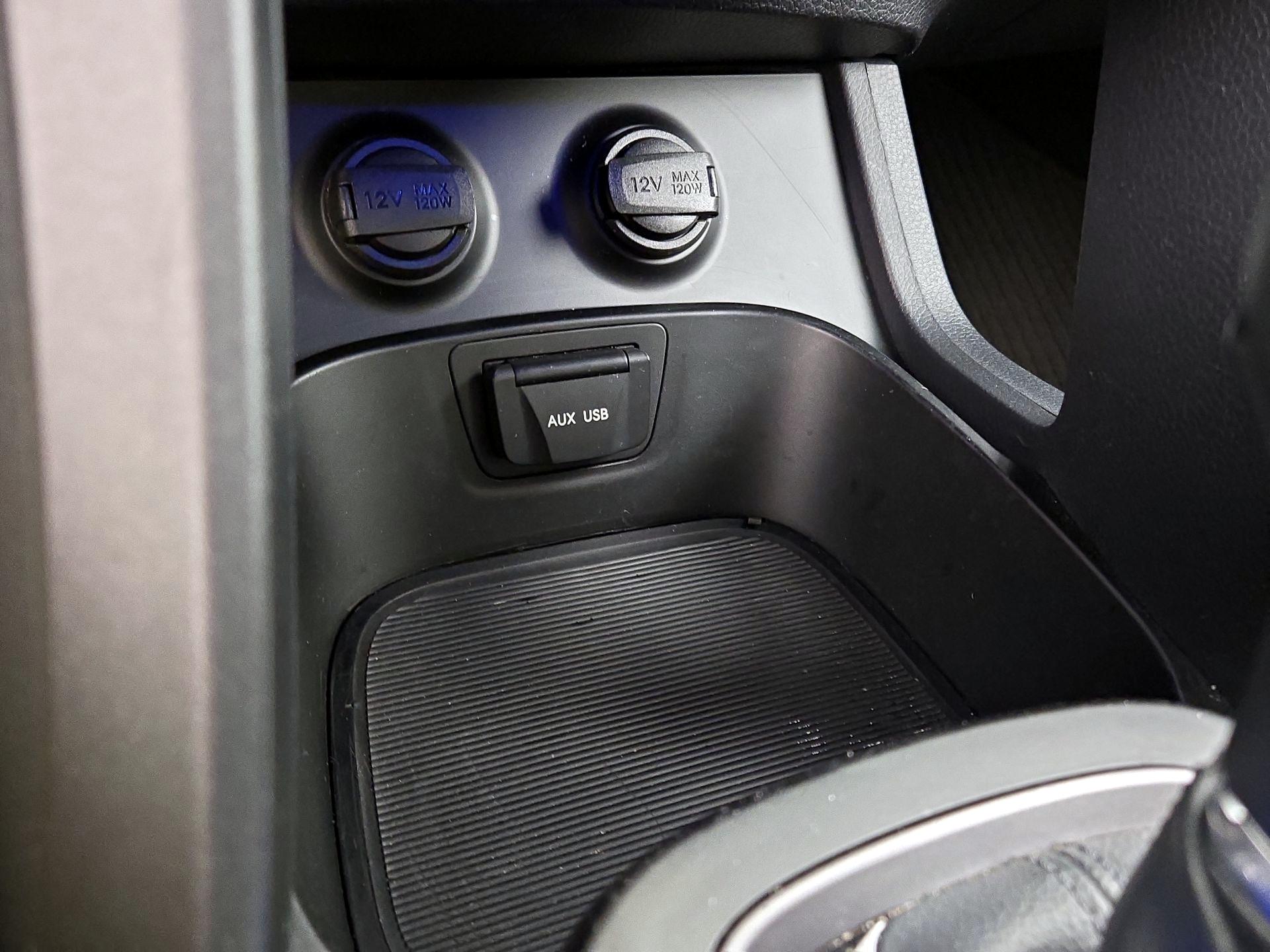 Thumbnail: 2016 Hyundai Santa Fe - 18