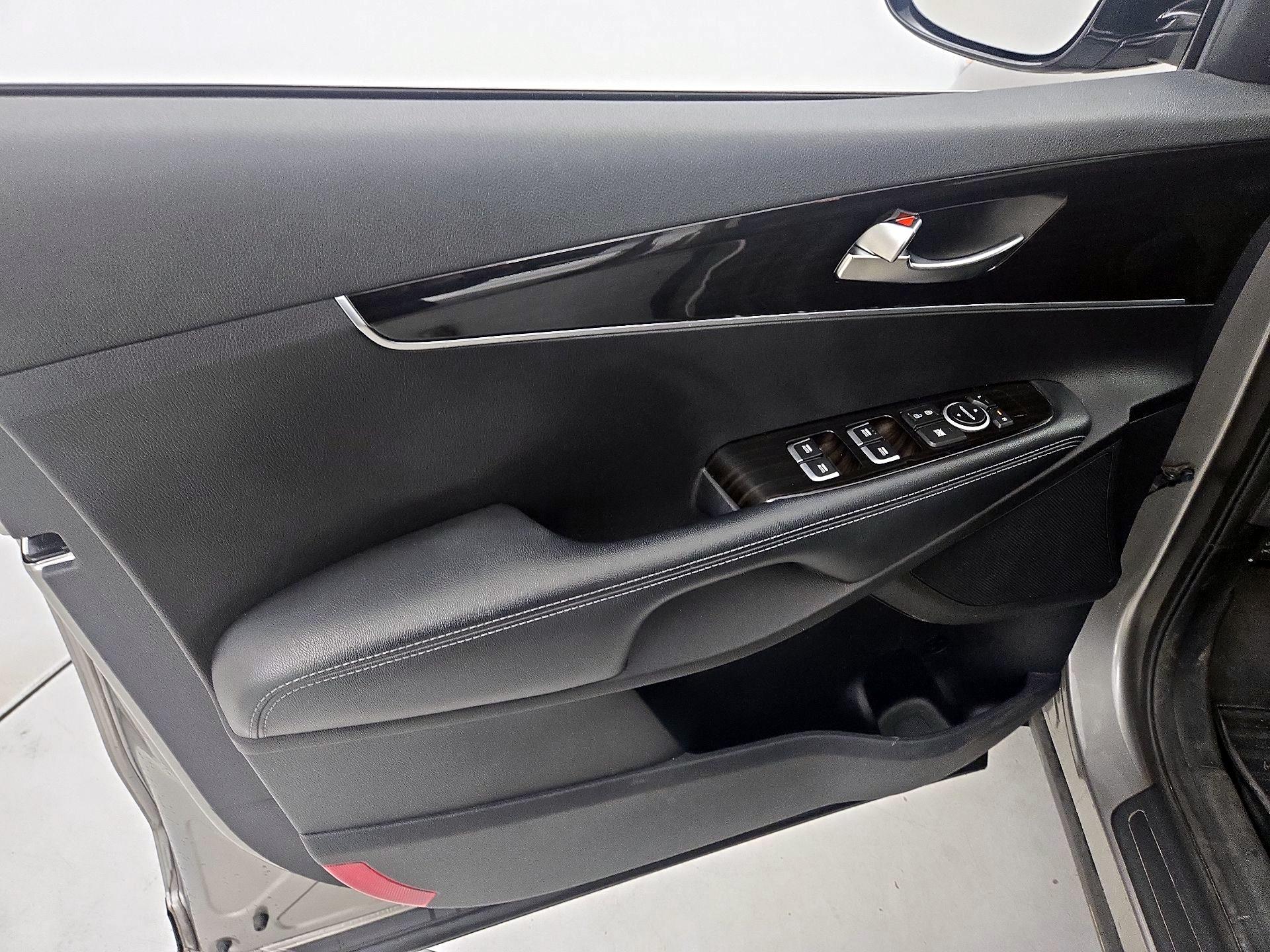 Thumbnail: 2019 Kia Sorento - 12