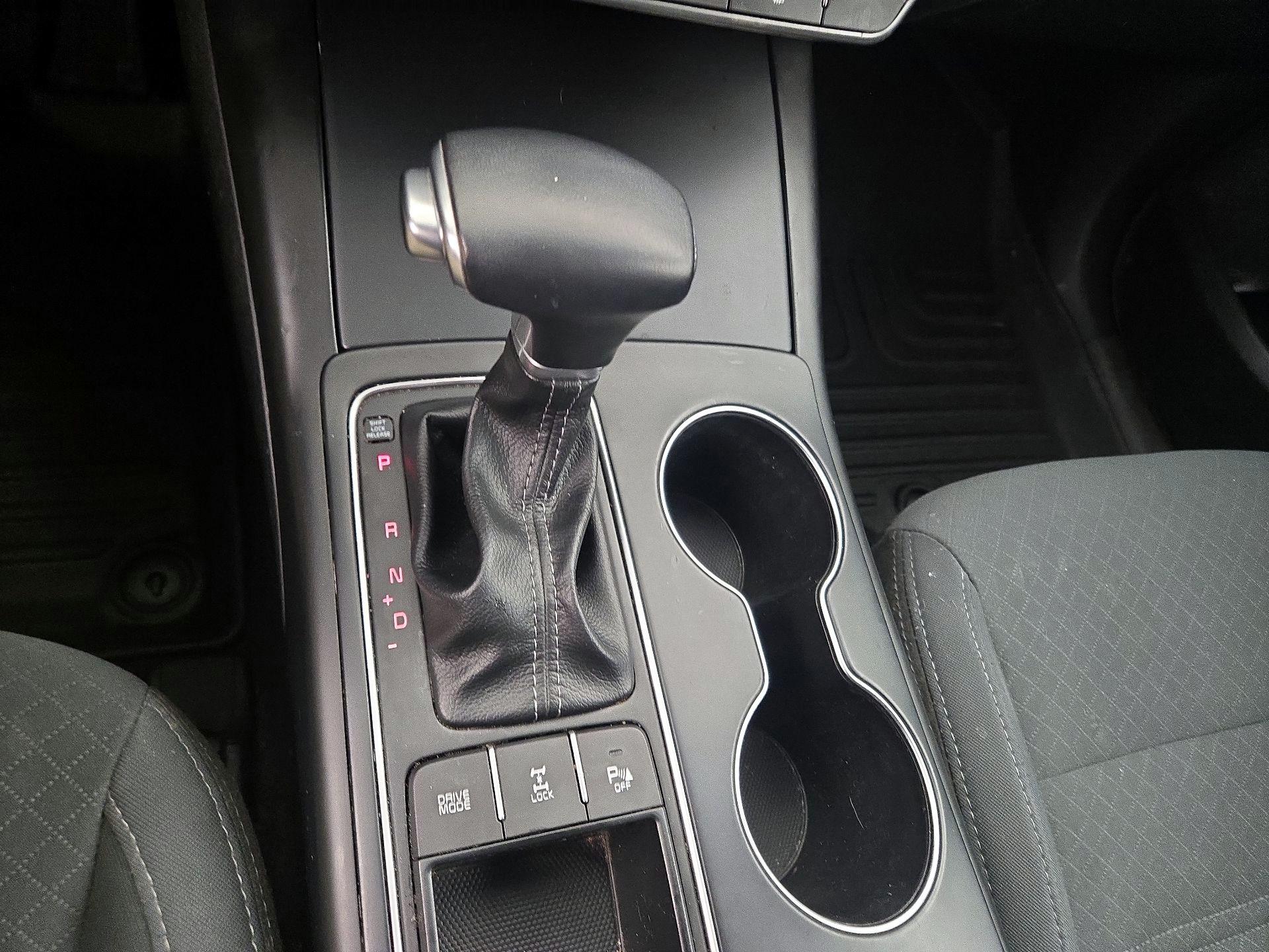 Thumbnail: 2019 Kia Sorento - 17