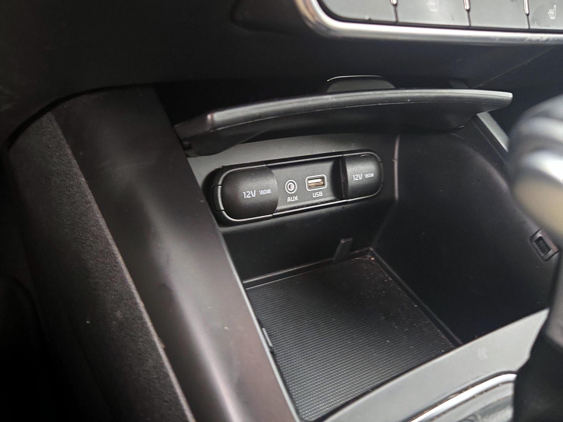 Thumbnail: 2019 Kia Sorento - 18