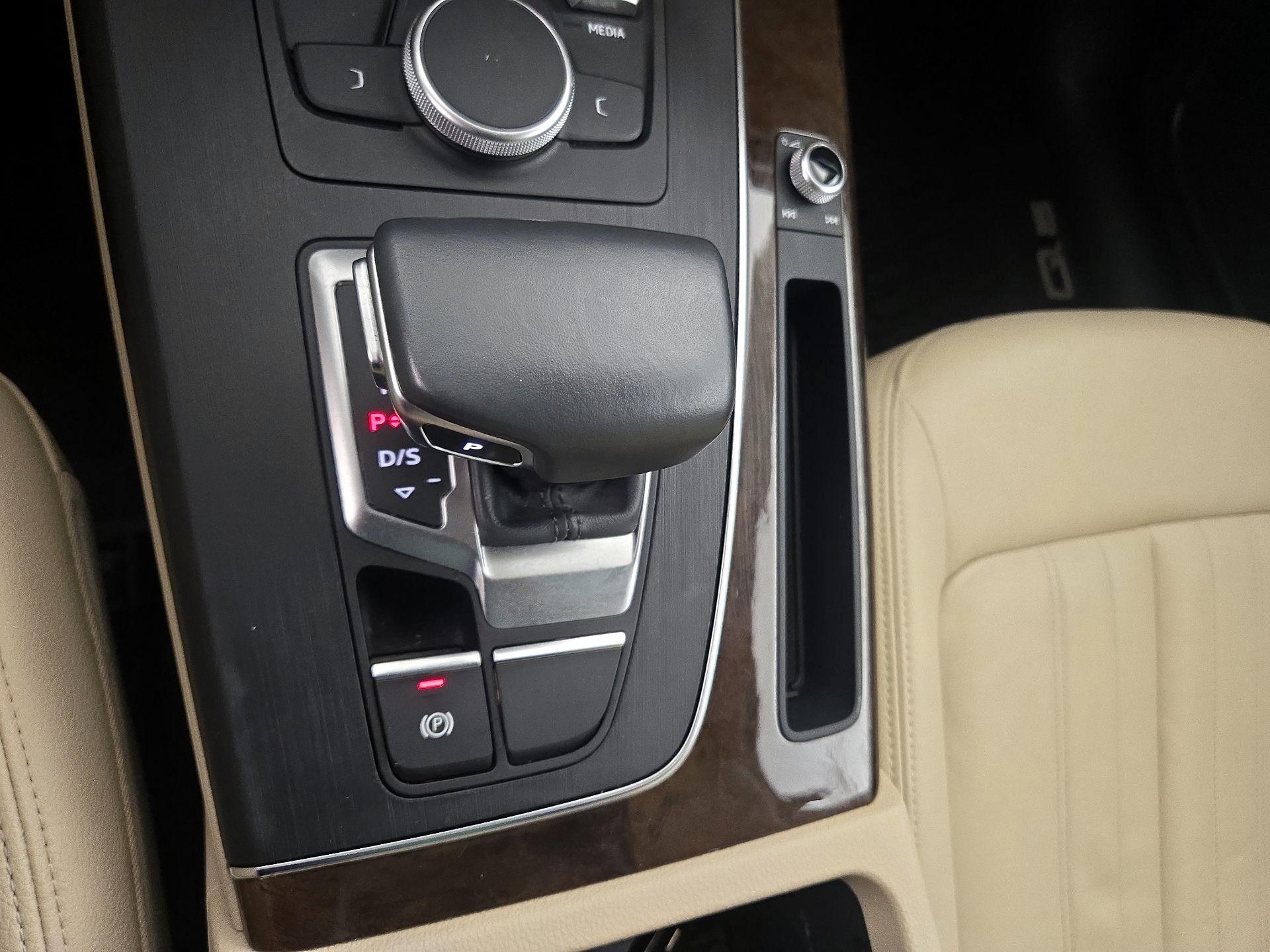 Thumbnail: 2020 Audi Q5 - 17