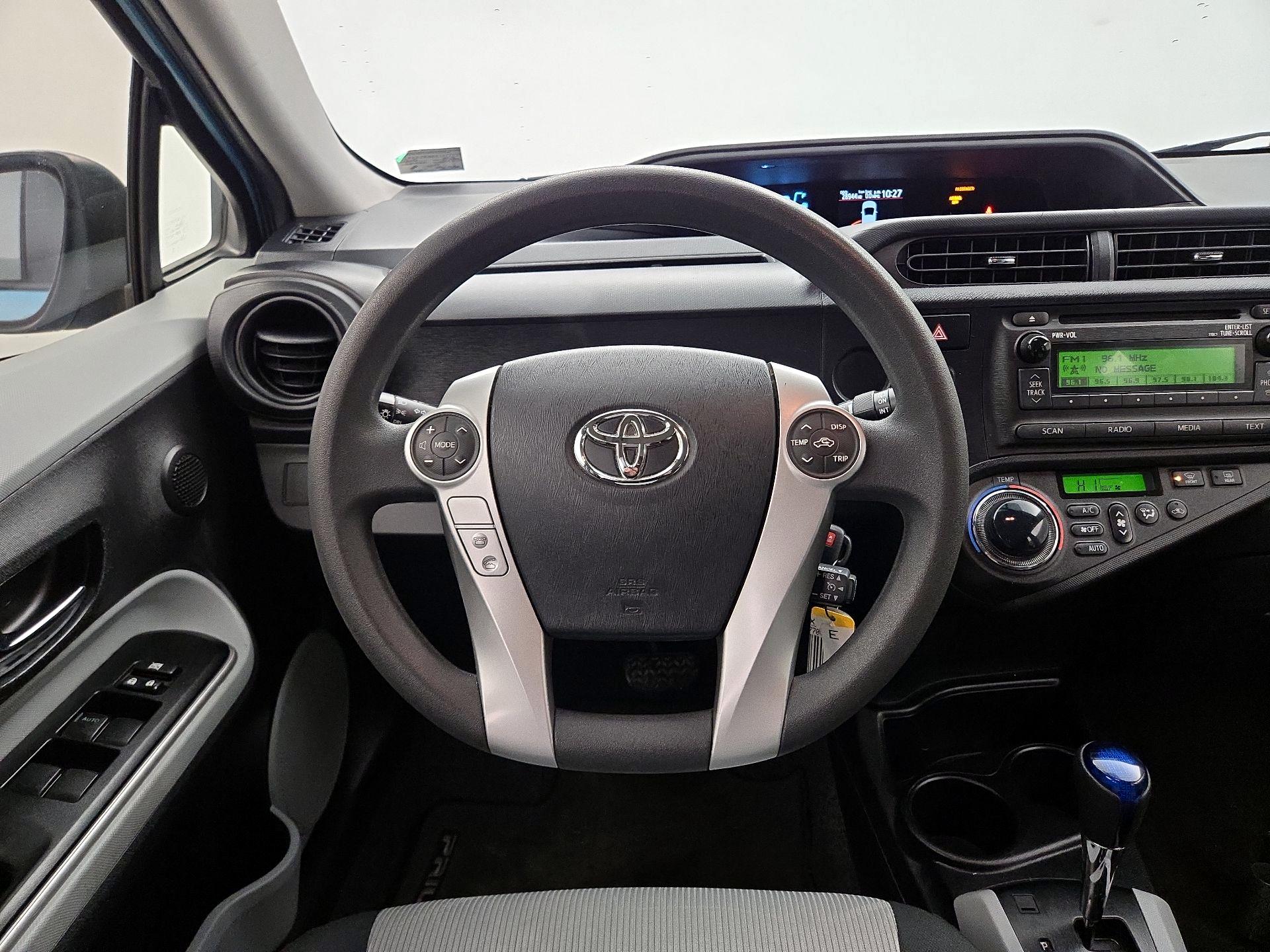 Thumbnail: 2014 Toyota Prius - 10