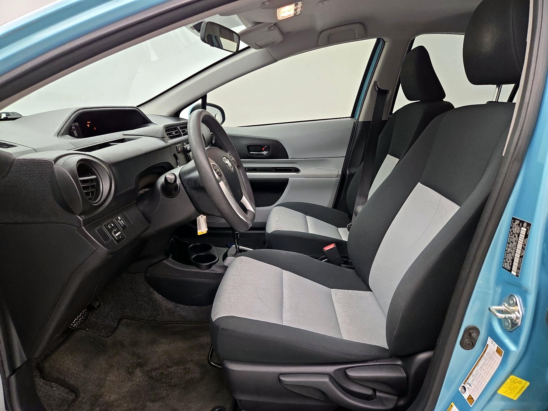 Thumbnail: 2014 Toyota Prius - 11